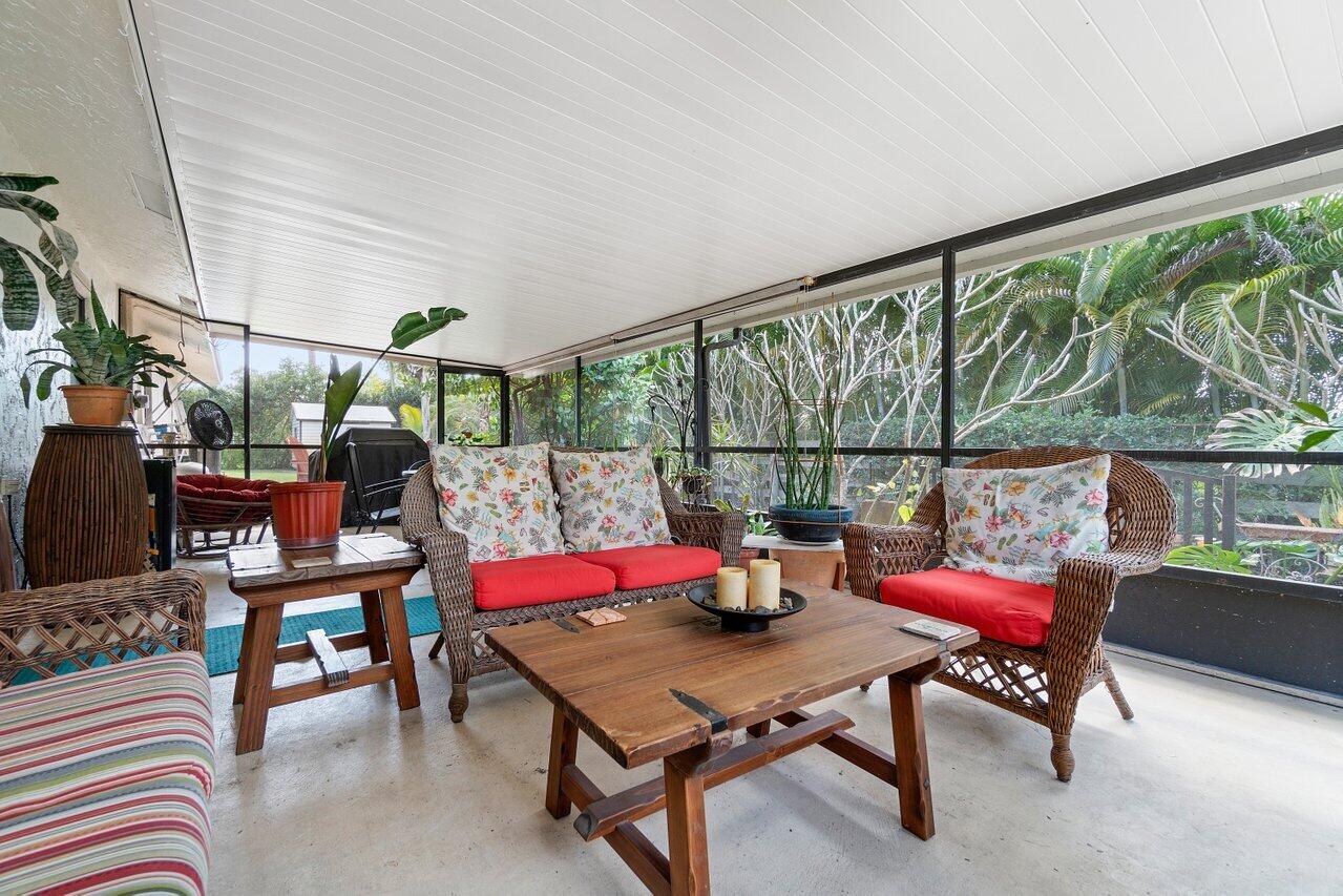 LOXAHATCHEE GROVES - Residential