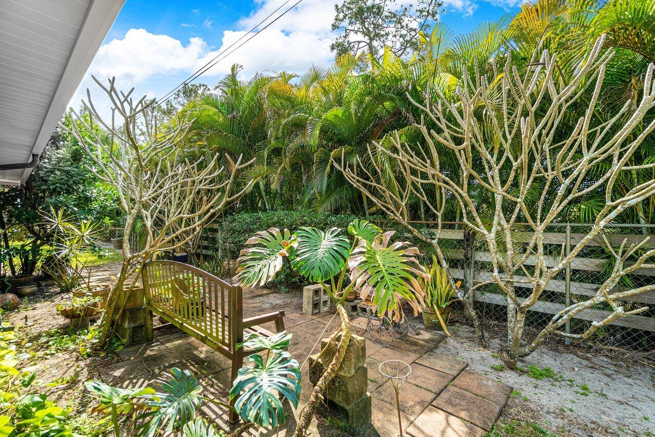 LOXAHATCHEE GROVES - Residential