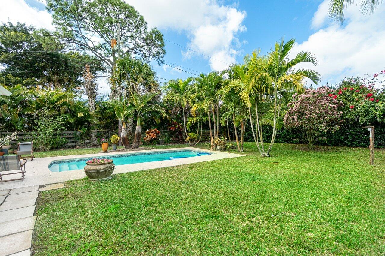 LOXAHATCHEE GROVES - Residential