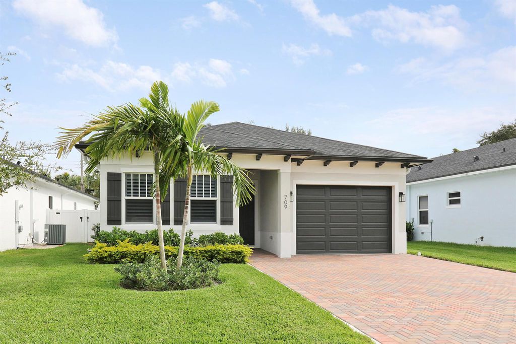 Photo of 709 N Perry Avenue, Jupiter, FL 33458 (MLS # R11040541)