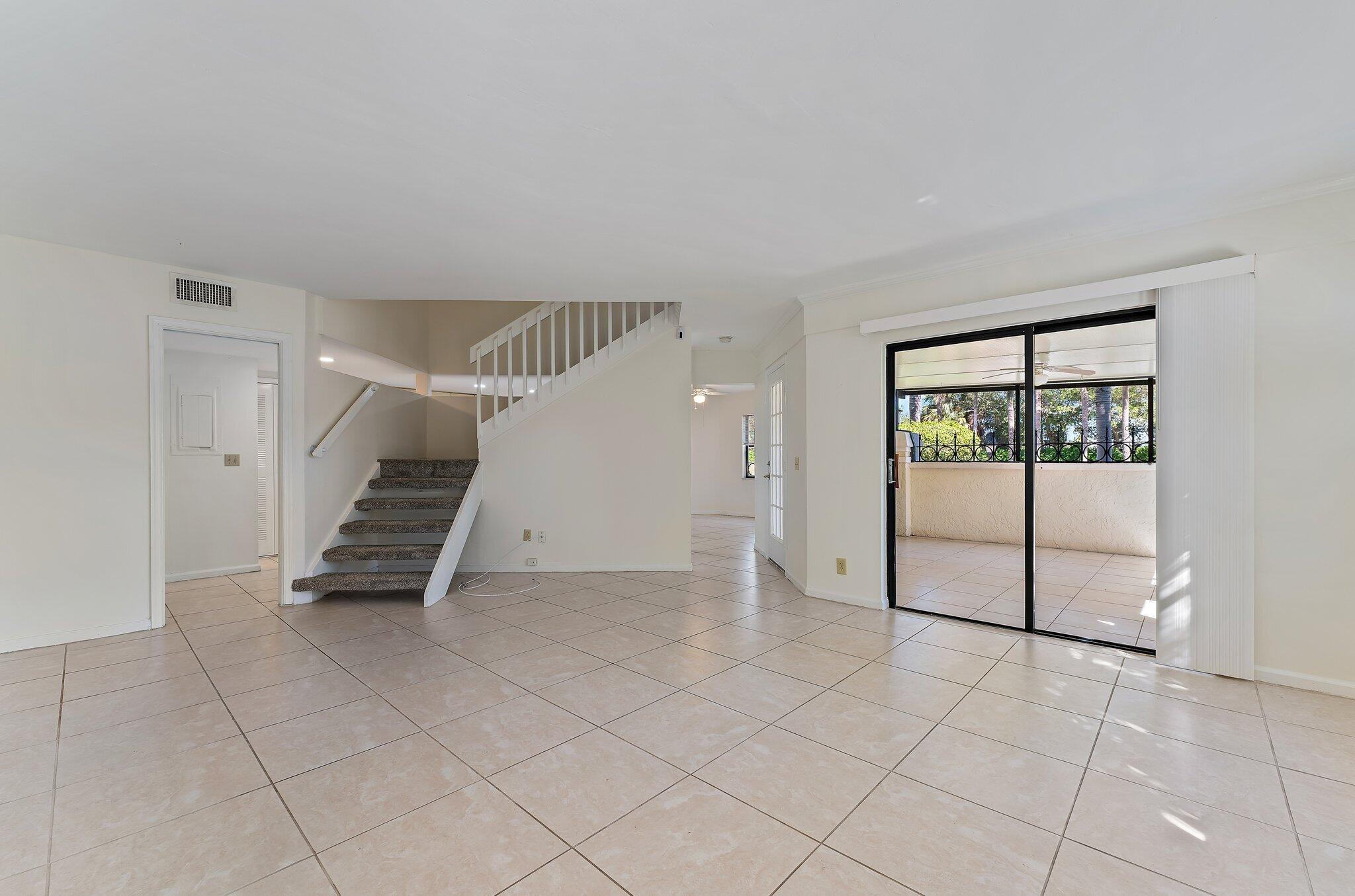 UNO LAGO - Residential Lease