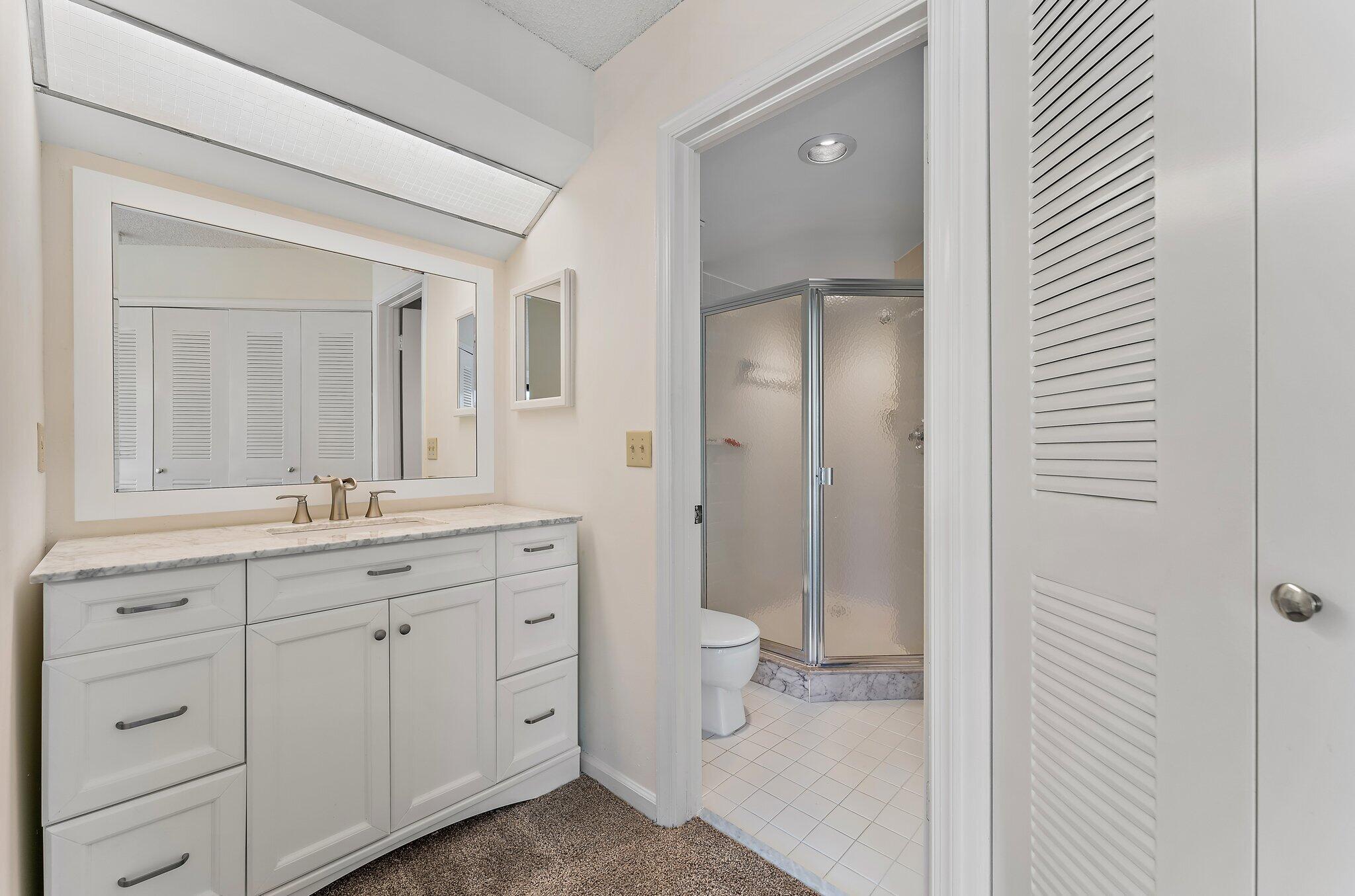 UNO LAGO - Residential Lease