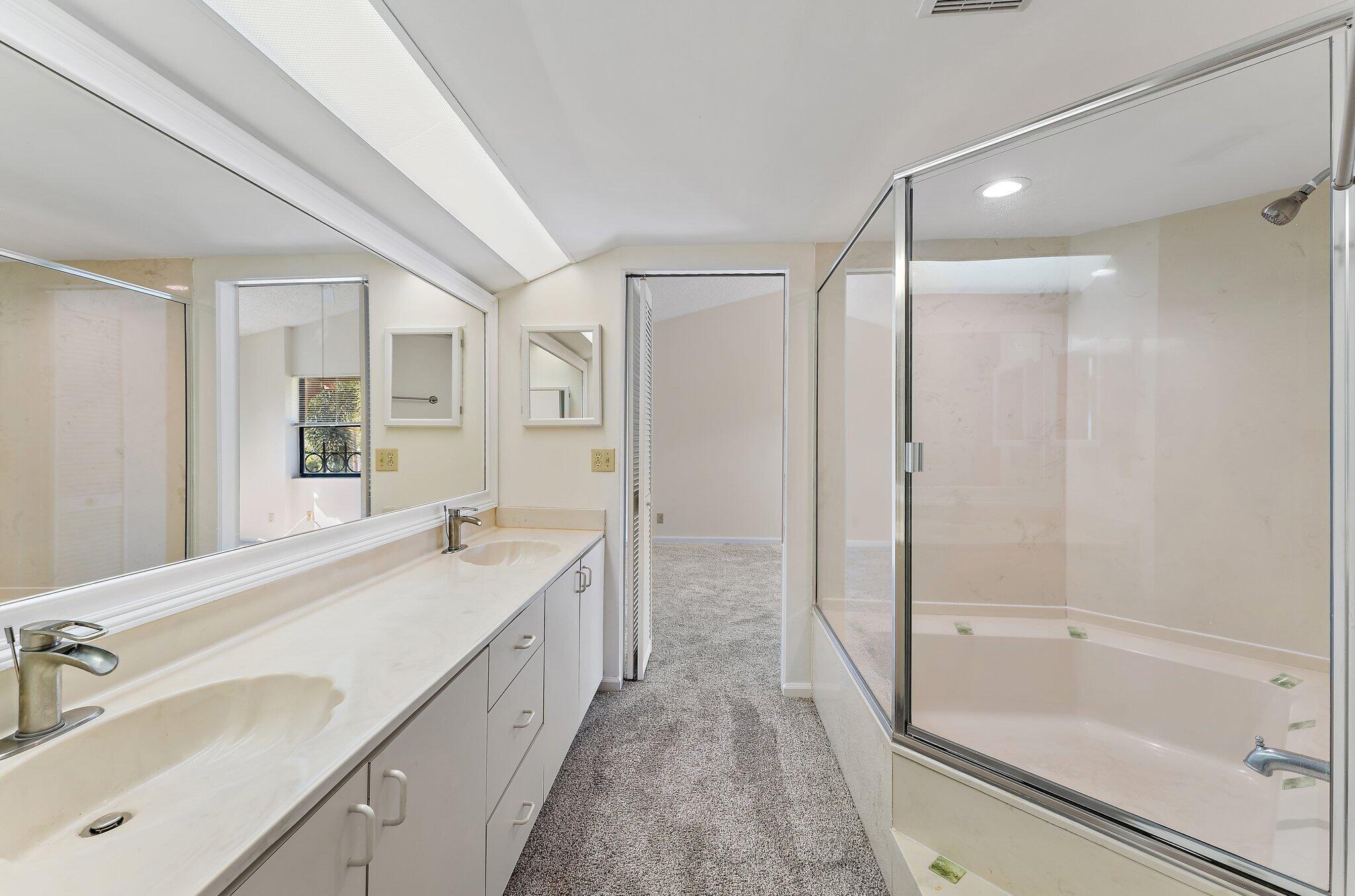 UNO LAGO - Residential Lease