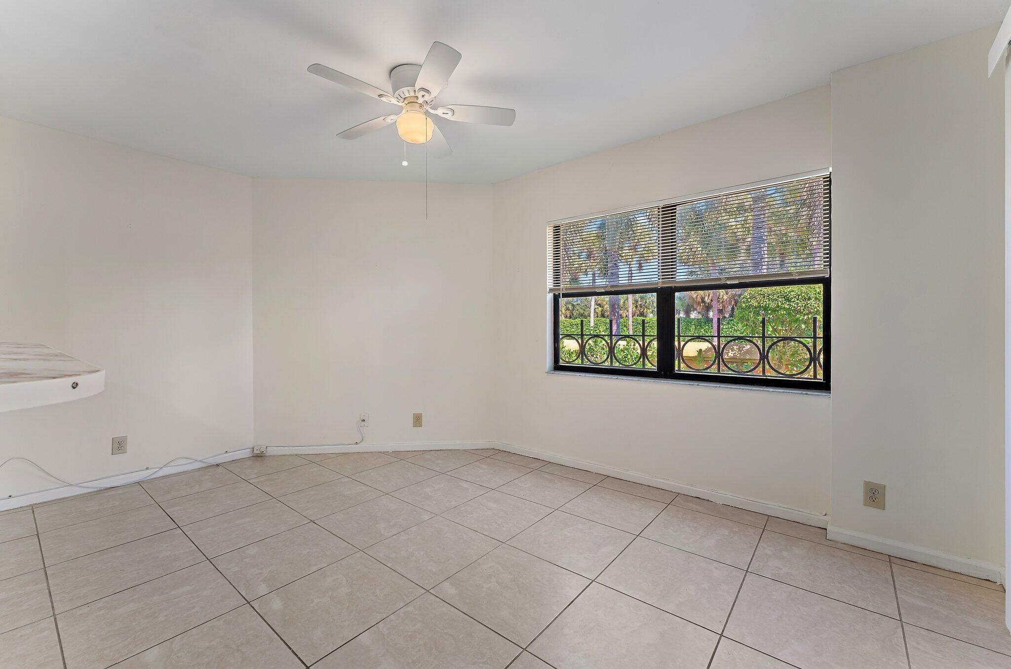 UNO LAGO - Residential Lease