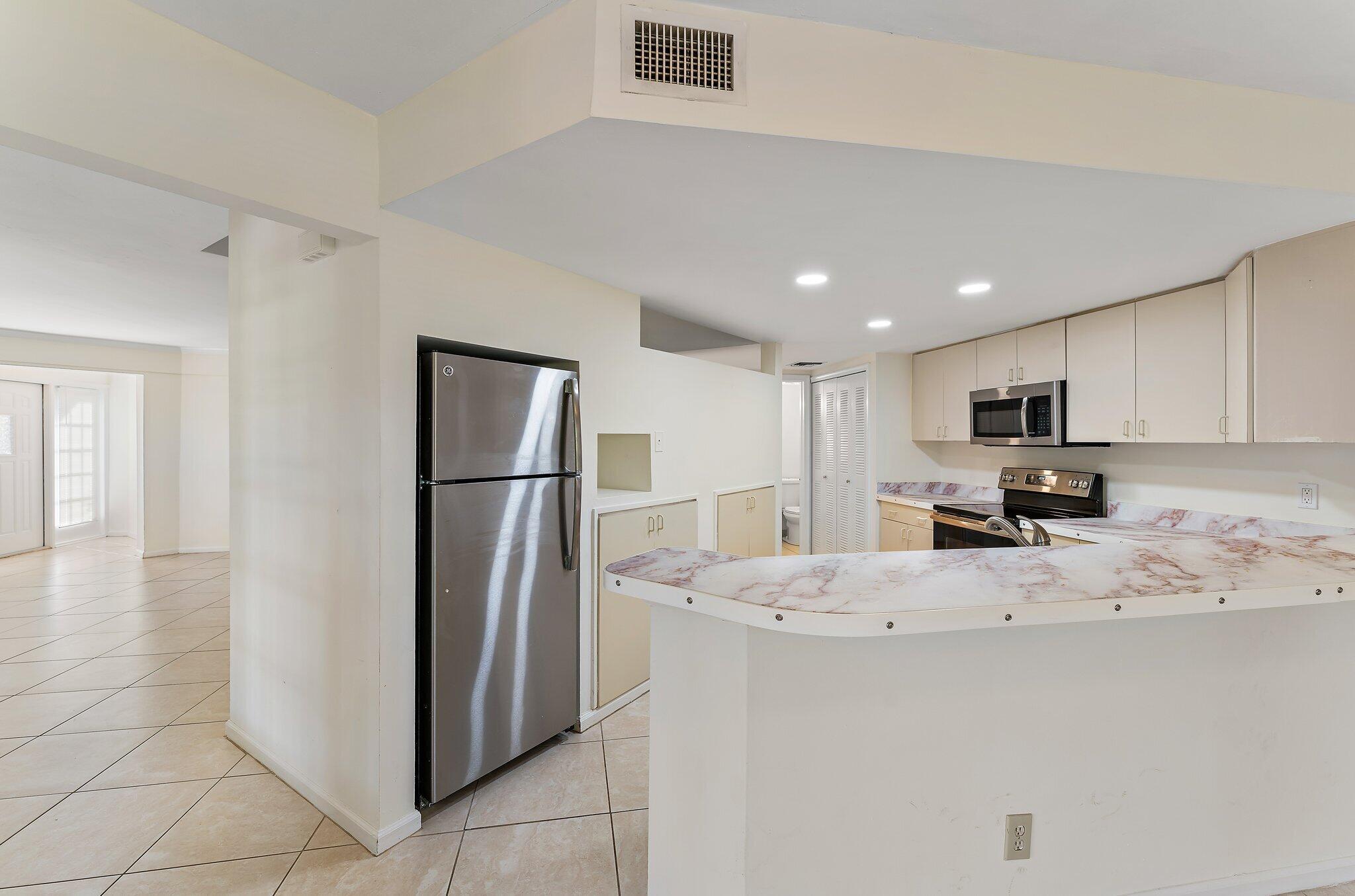 UNO LAGO - Residential Lease