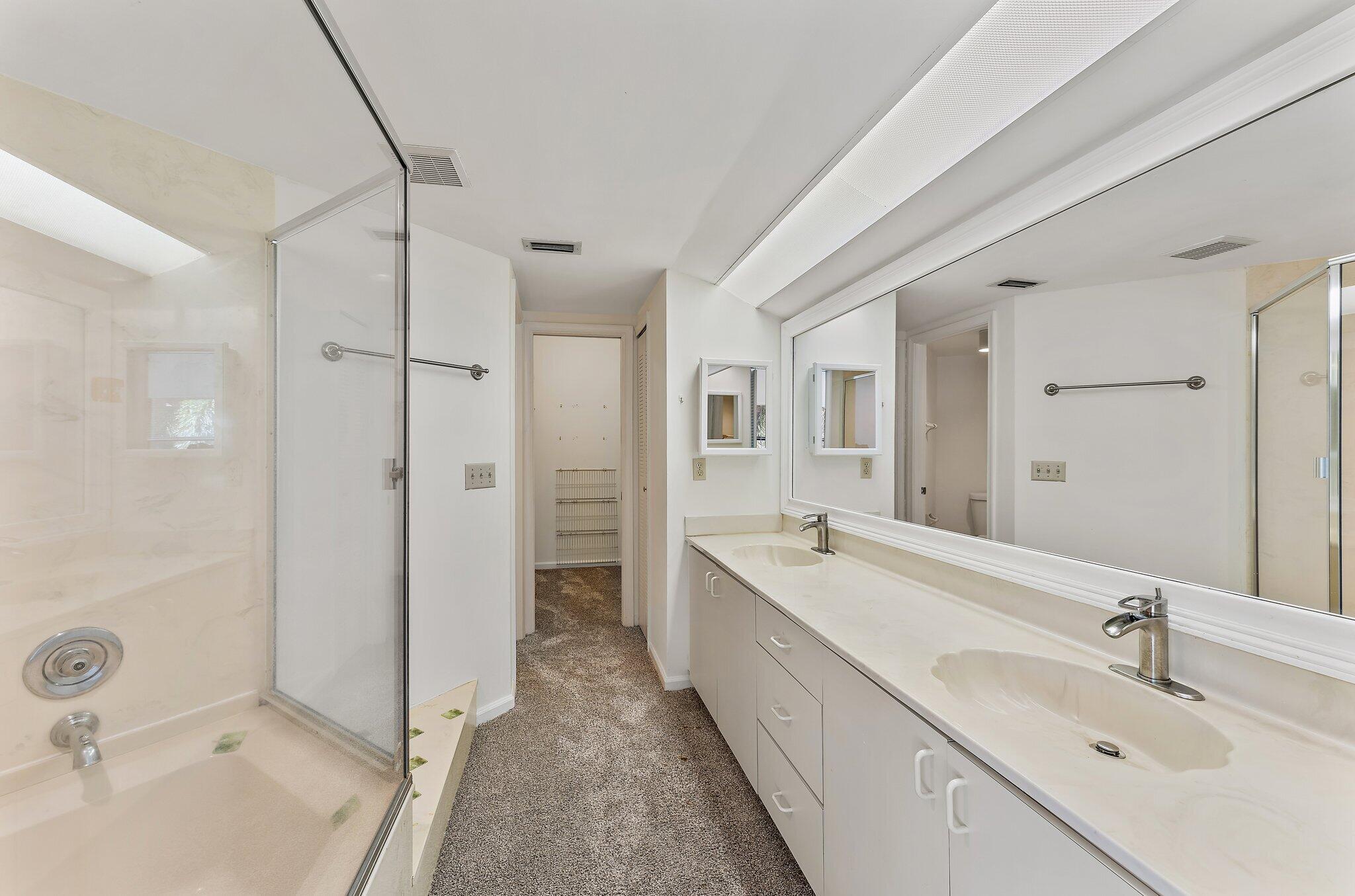 UNO LAGO - Residential Lease