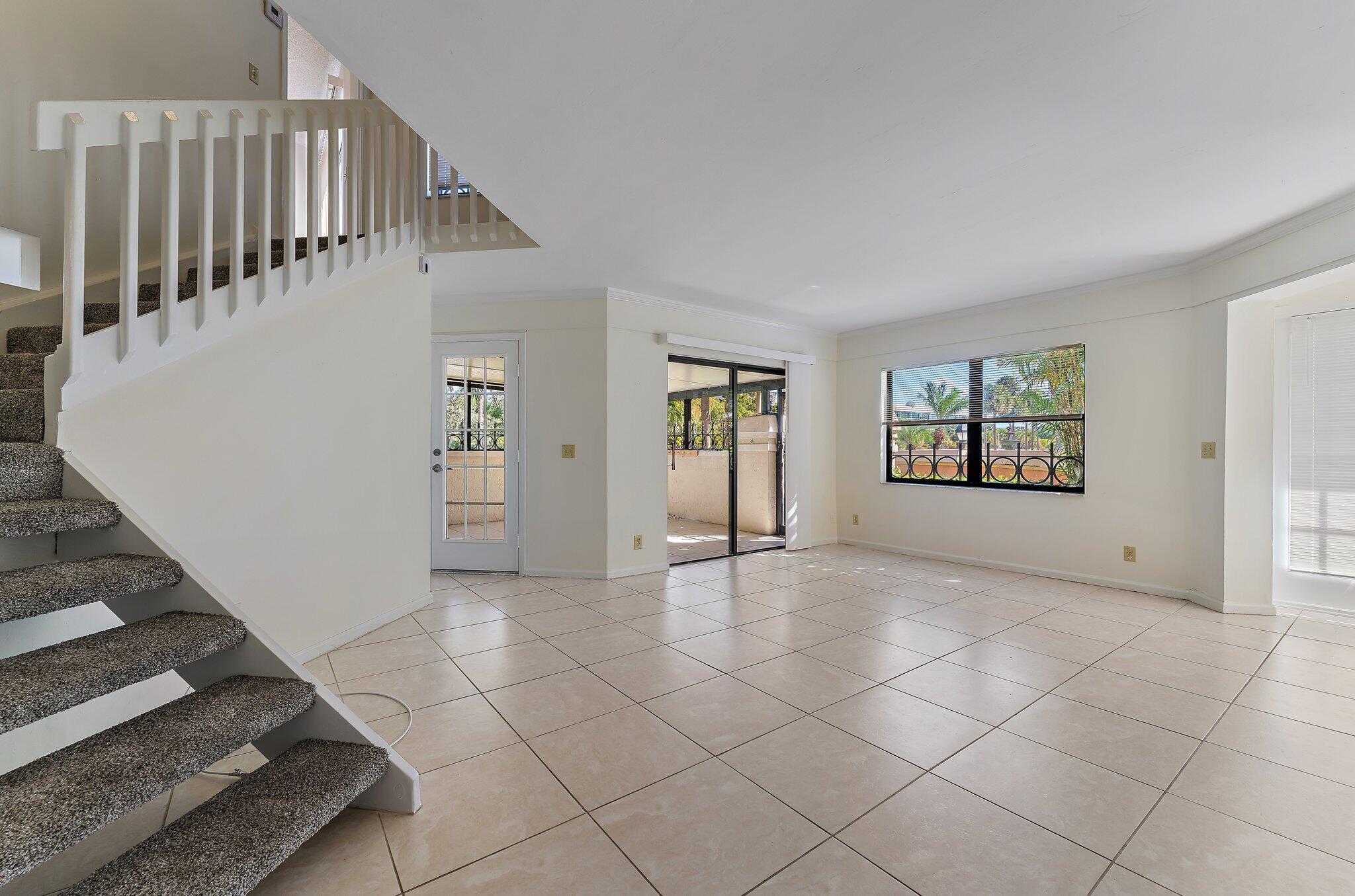 UNO LAGO - Residential Lease