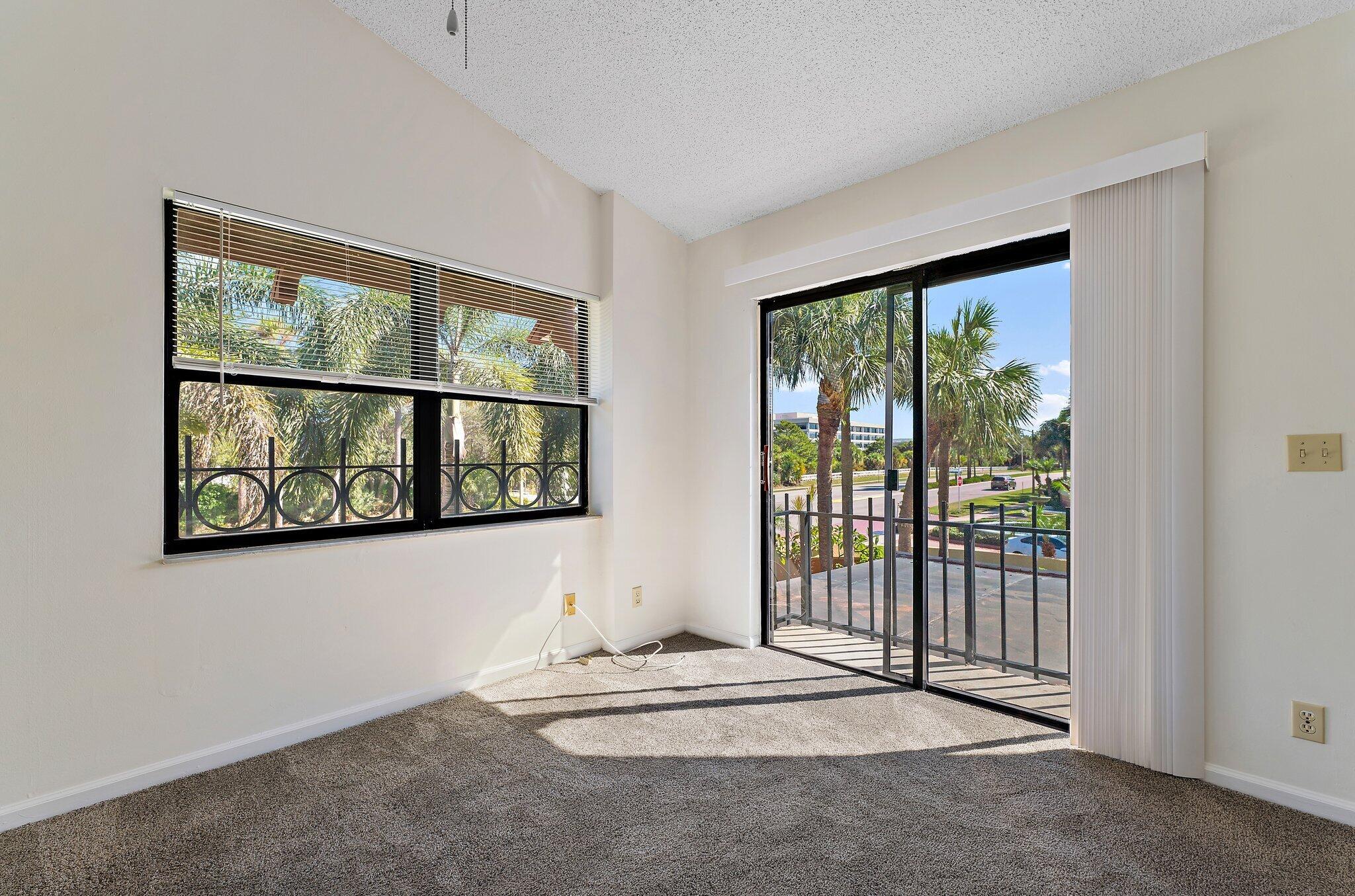 UNO LAGO - Residential Lease