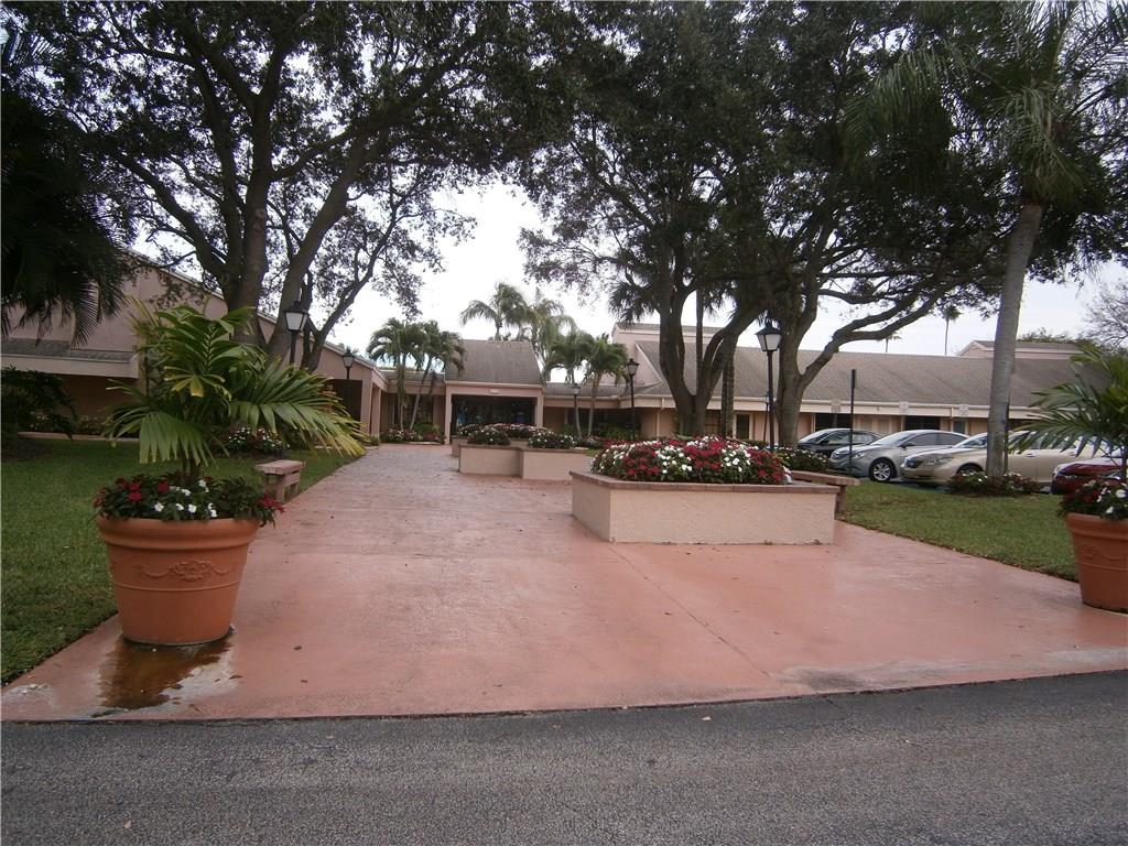 POND APPLE PLACE 4 - Residential
