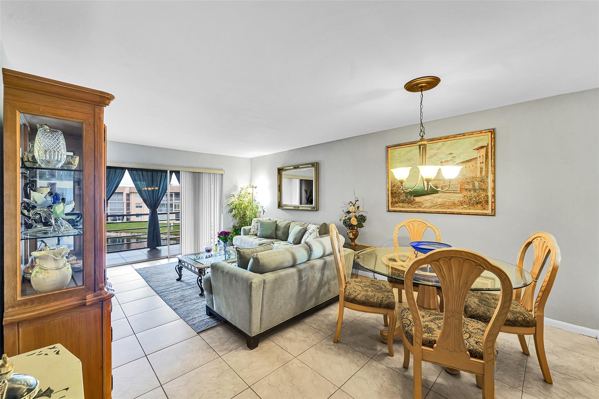 SUNRISE LAKES - Residential