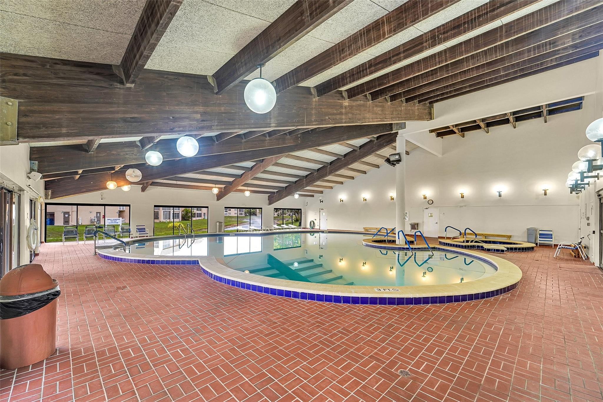 SUNRISE LAKES - Residential