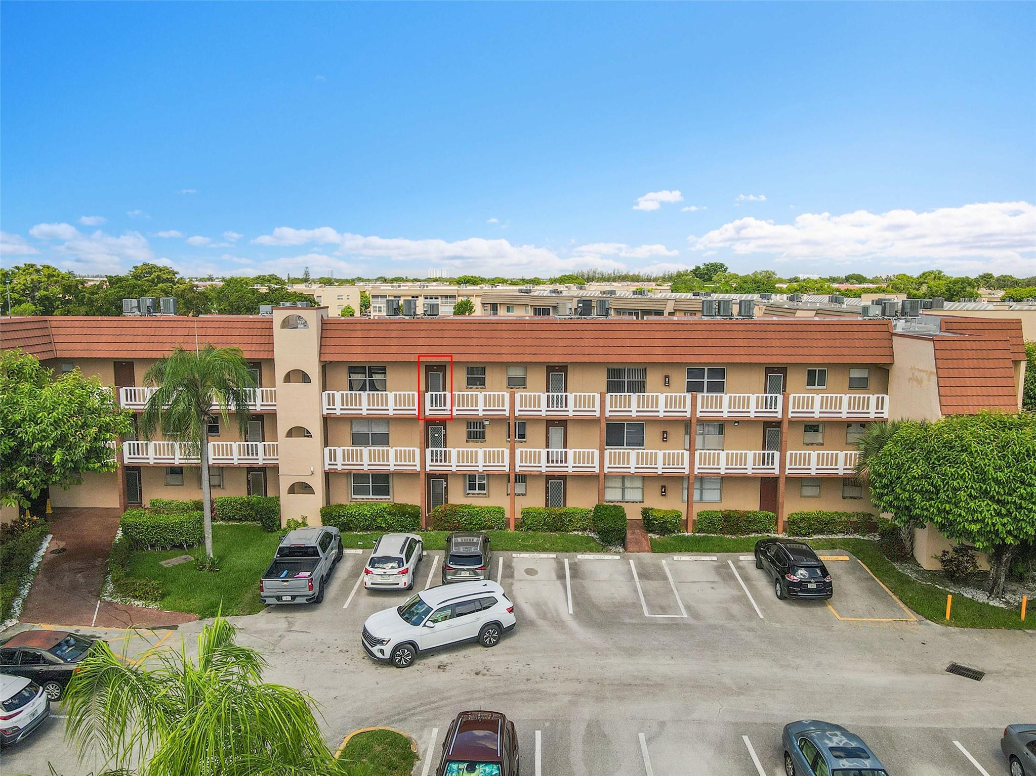 SUNRISE LAKES - Residential