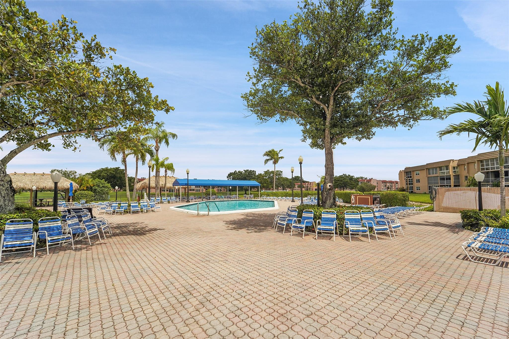 SUNRISE LAKES - Residential