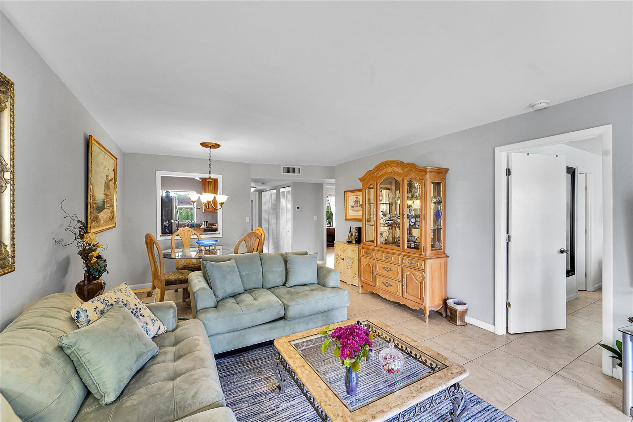 SUNRISE LAKES - Residential