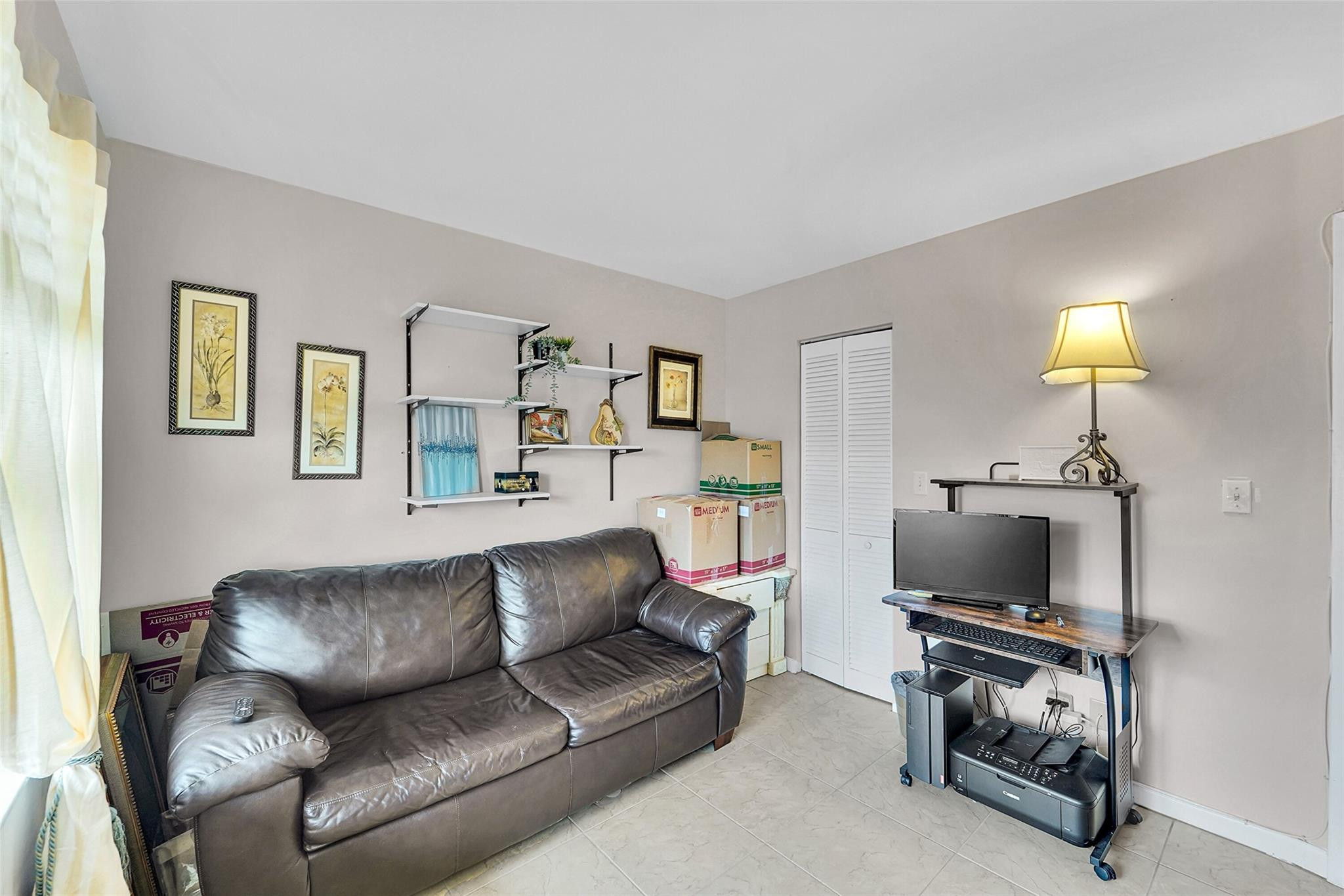 SUNRISE LAKES - Residential