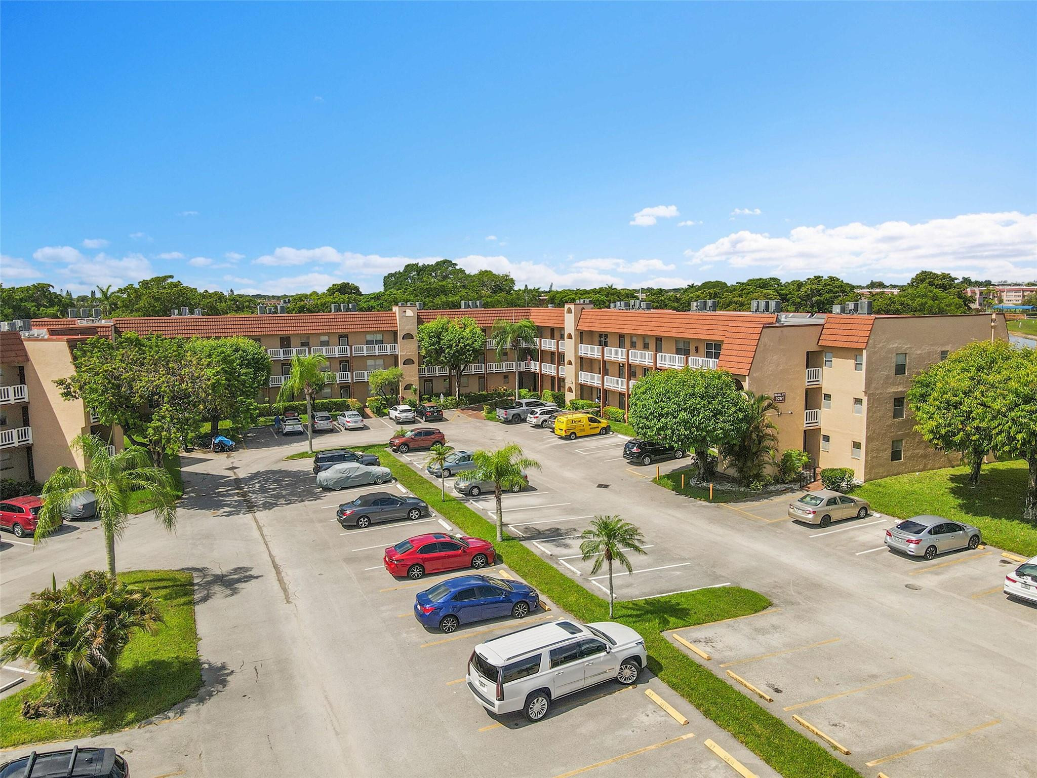 SUNRISE LAKES - Residential