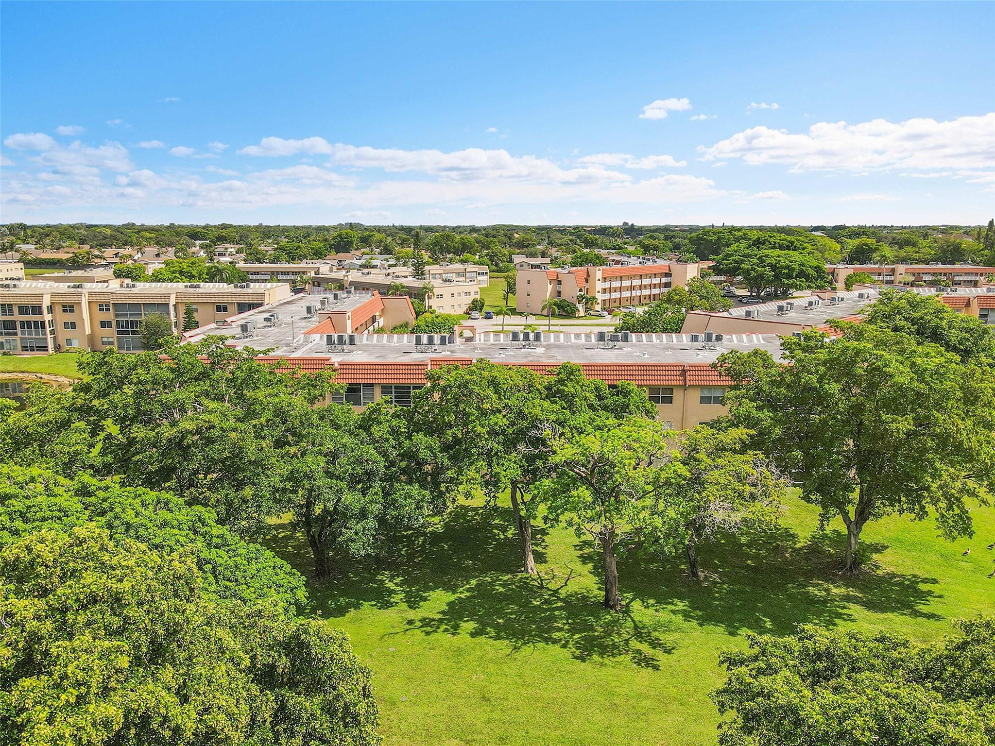 SUNRISE LAKES - Residential