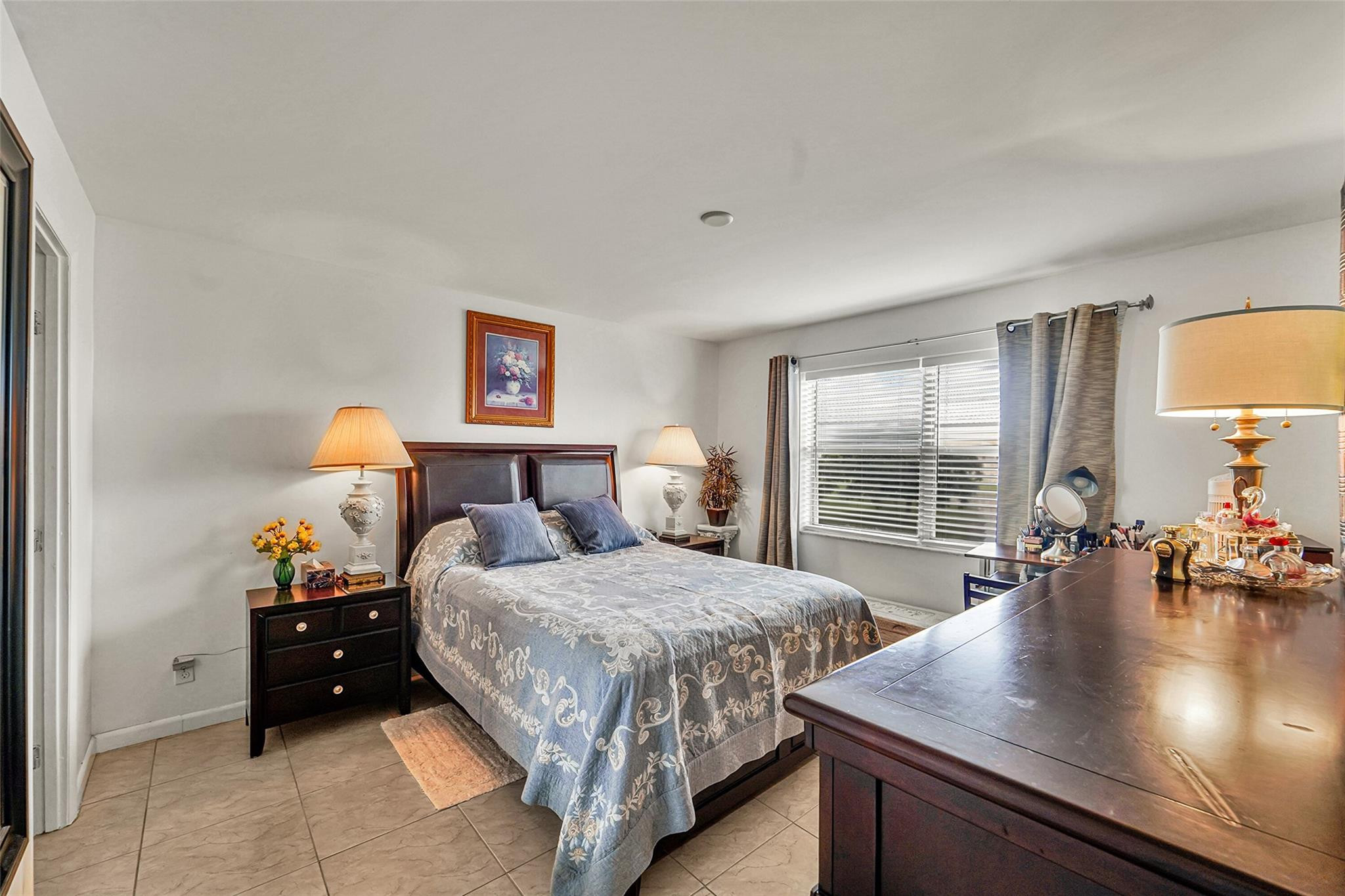 SUNRISE LAKES - Residential