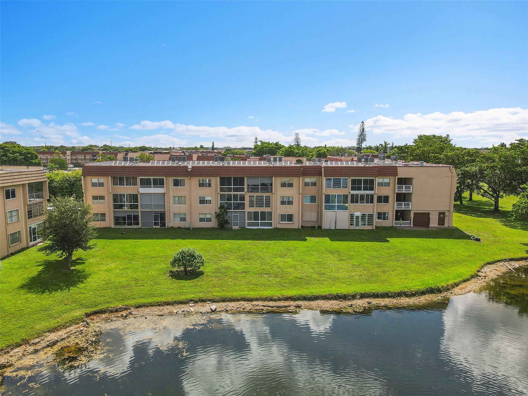 SUNRISE LAKES - Residential