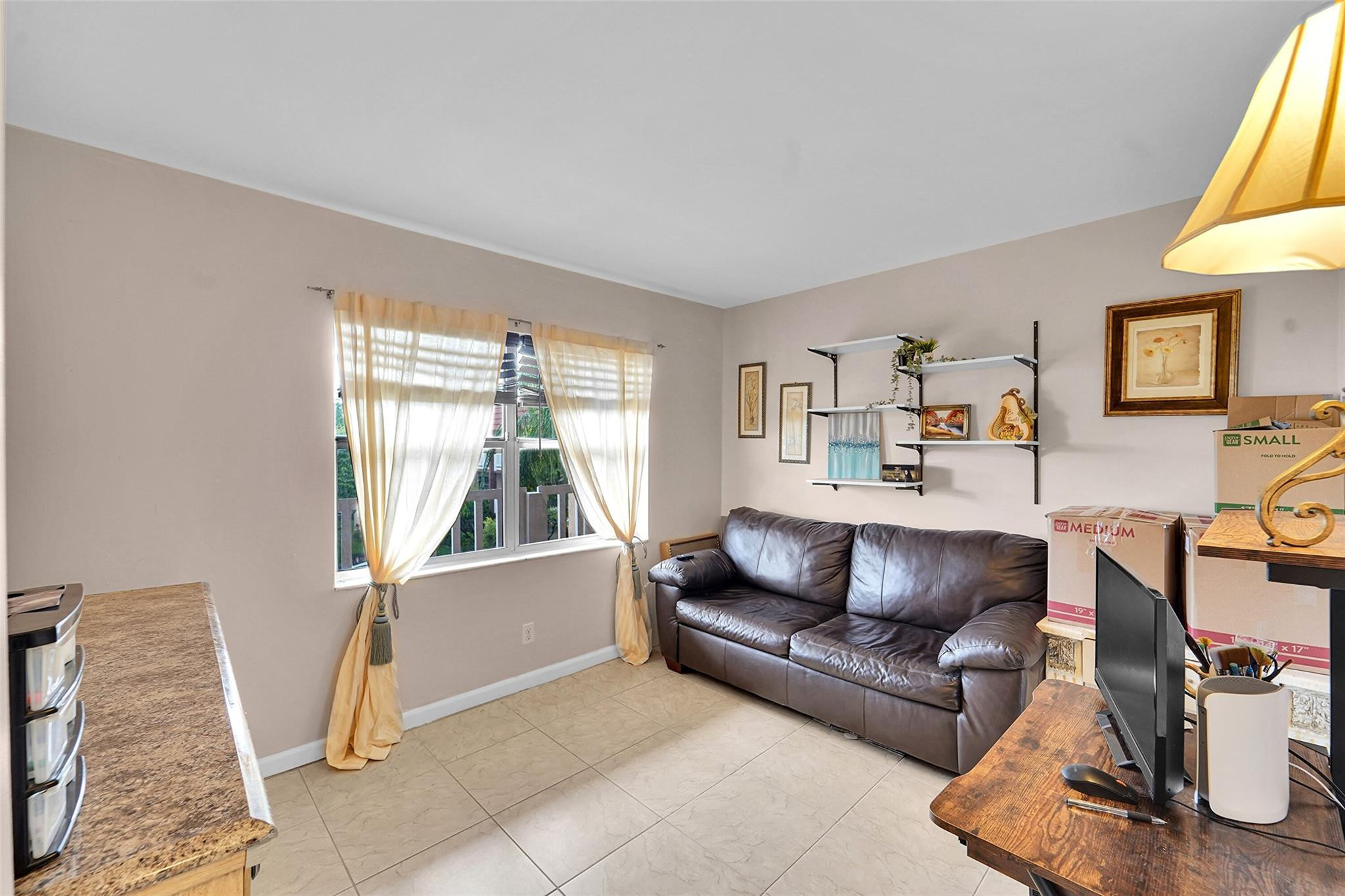 SUNRISE LAKES - Residential