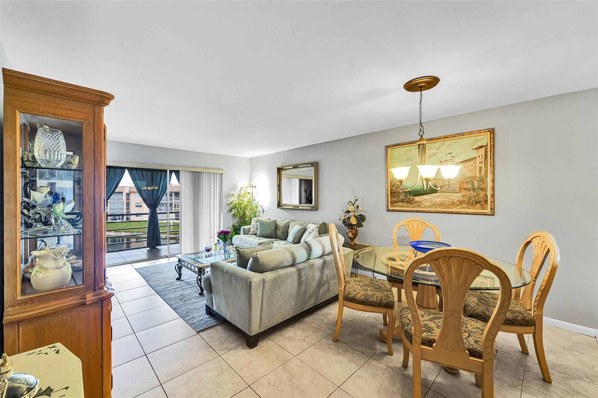 SUNRISE LAKES - Residential