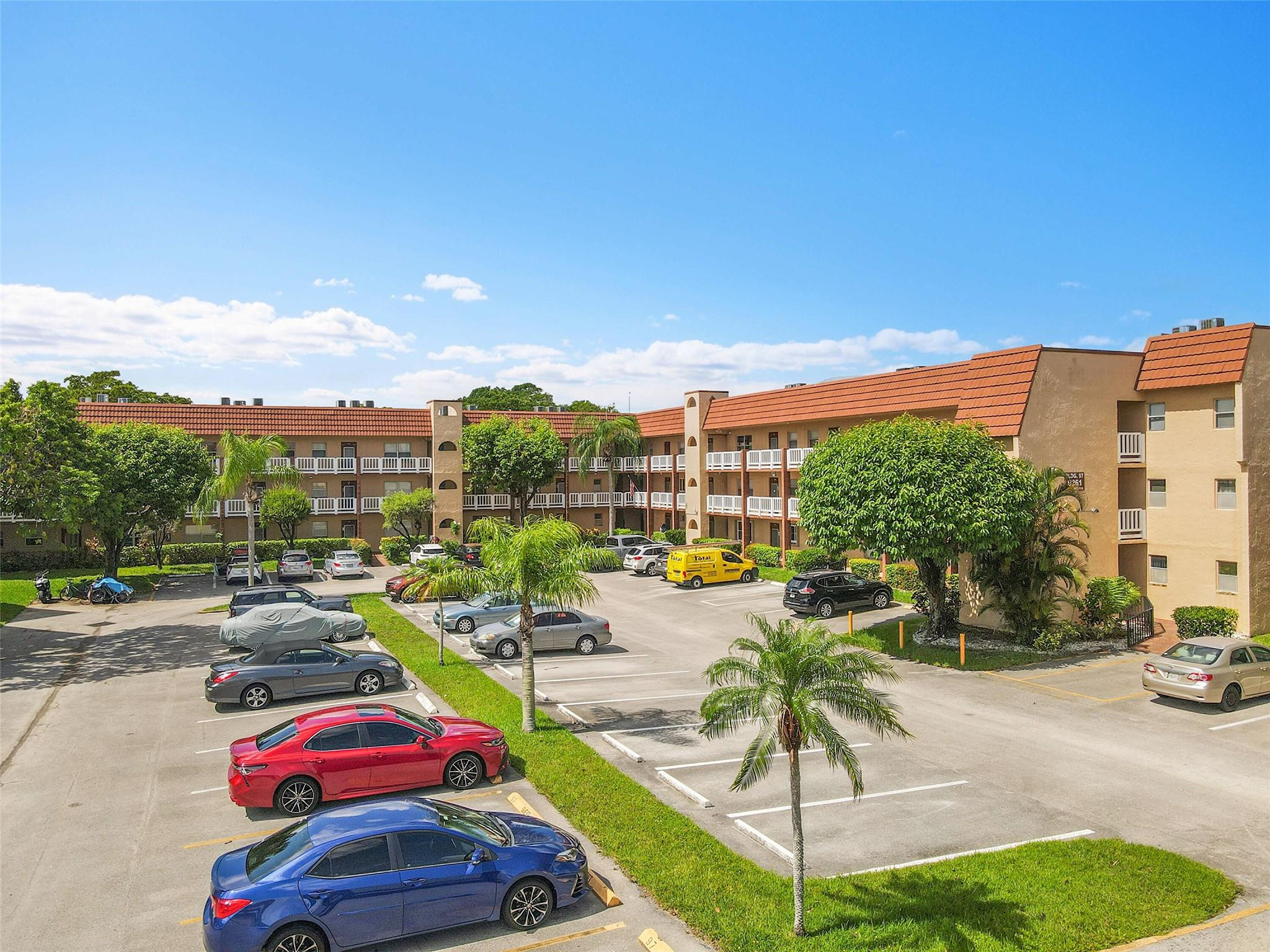 SUNRISE LAKES - Residential