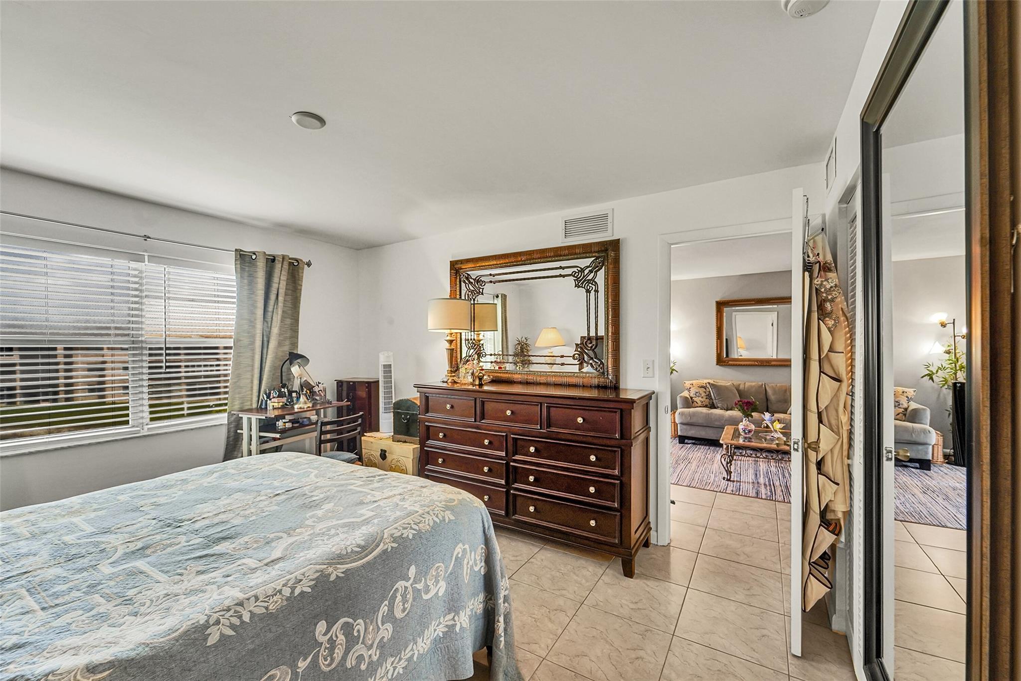 SUNRISE LAKES - Residential