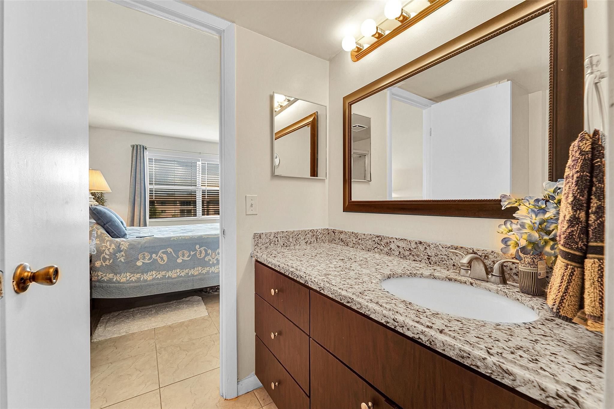 SUNRISE LAKES - Residential