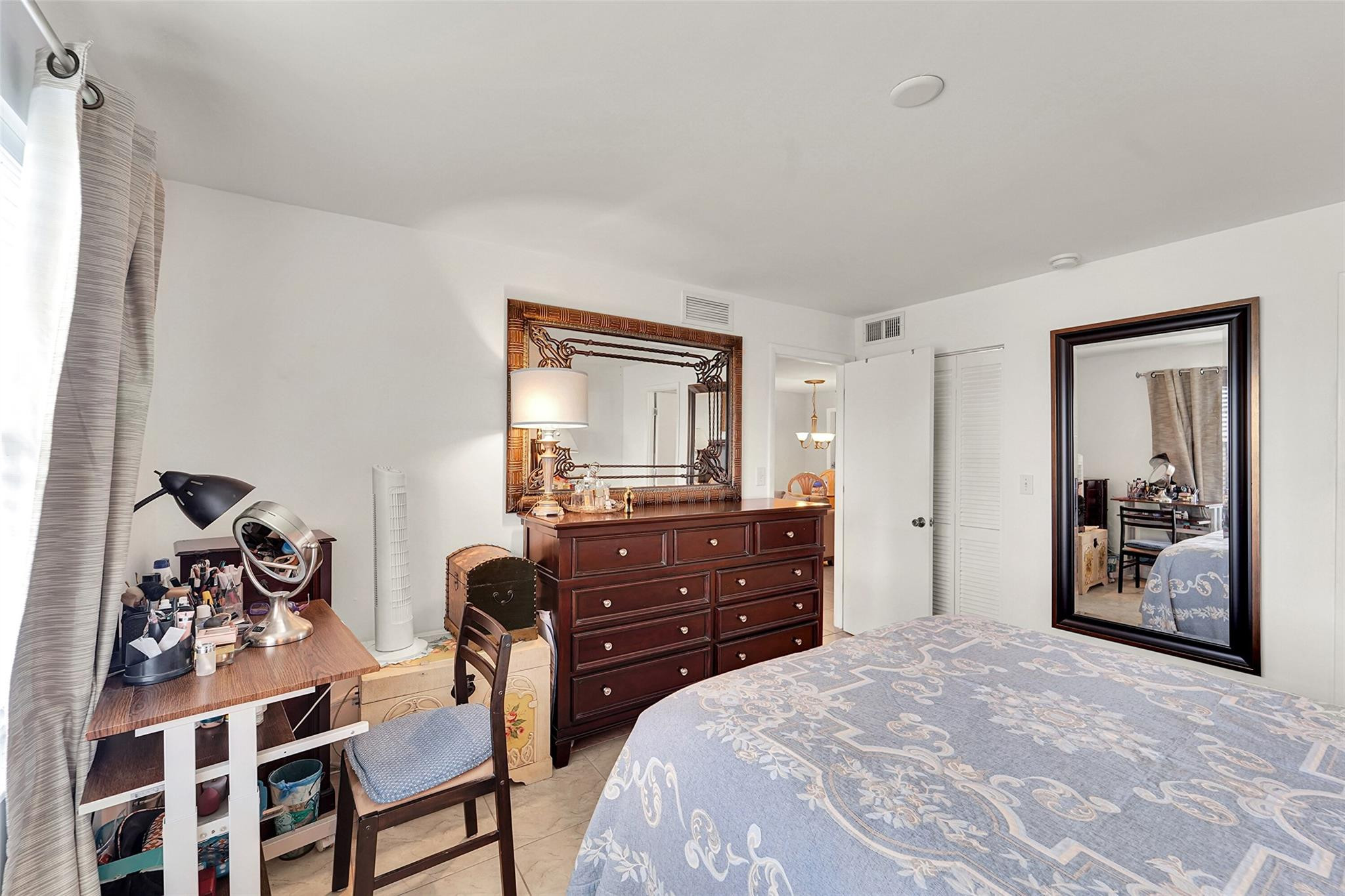 SUNRISE LAKES - Residential