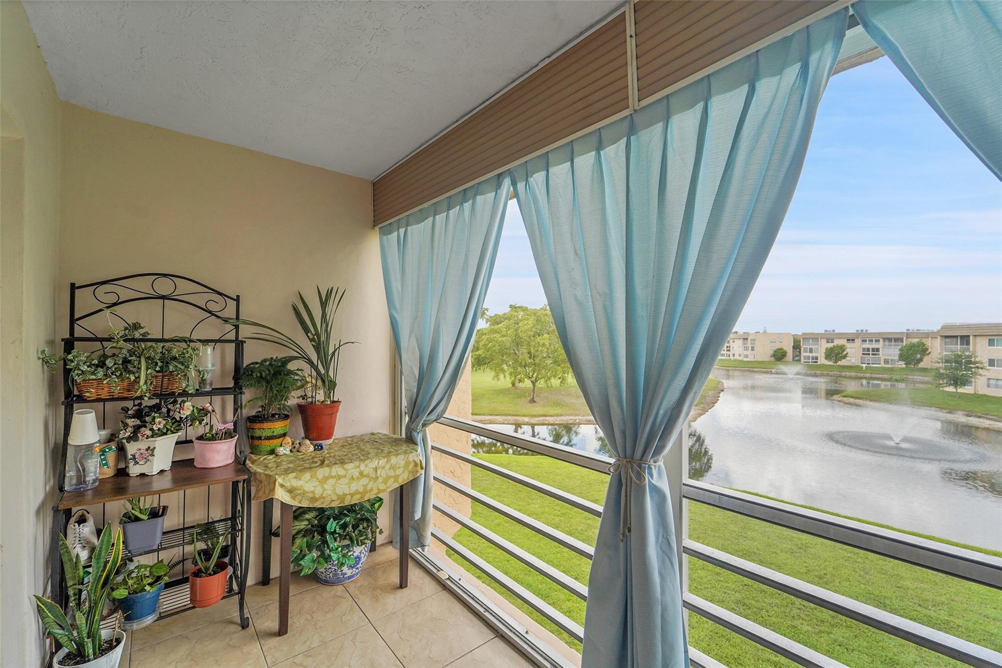 SUNRISE LAKES - Residential