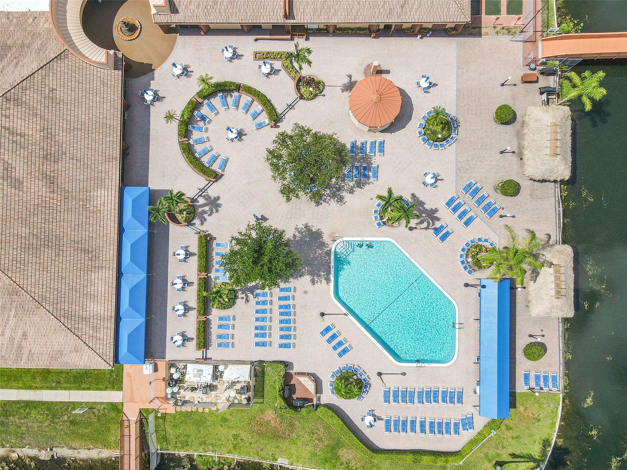 SUNRISE LAKES - Residential