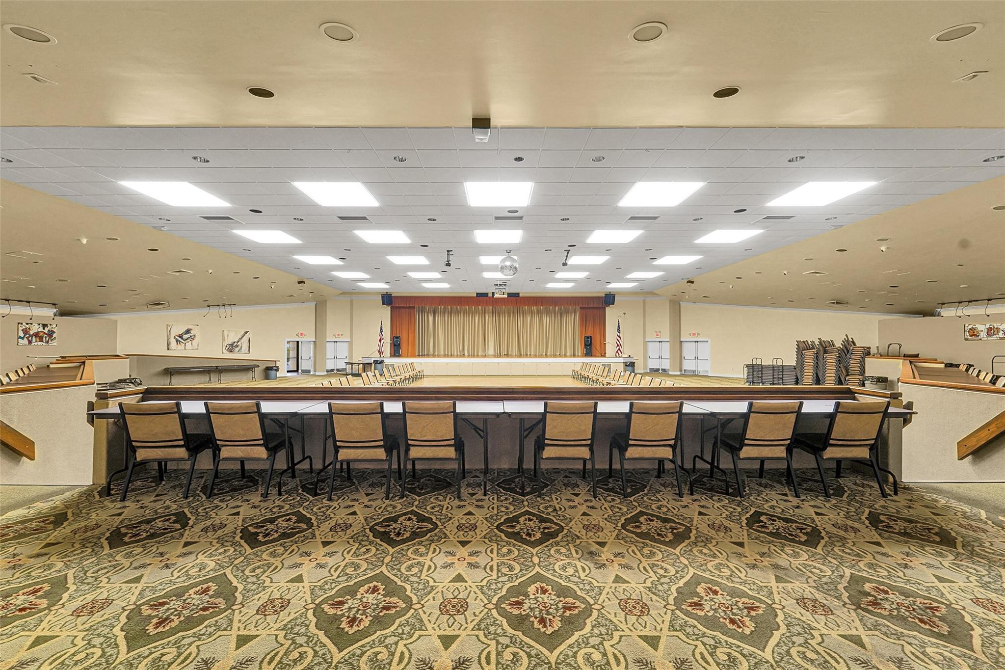 SUNRISE LAKES - Residential