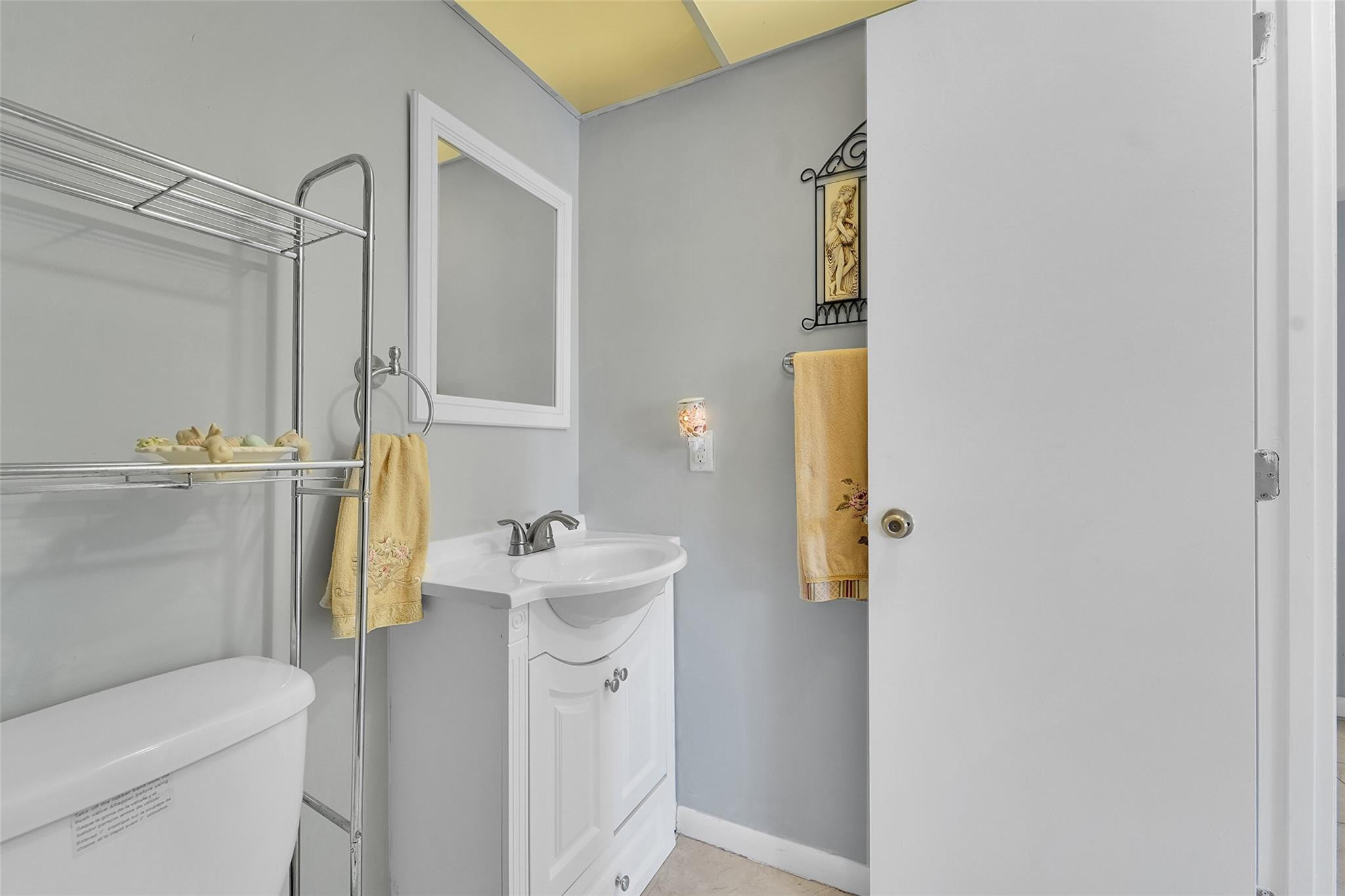 SUNRISE LAKES - Residential