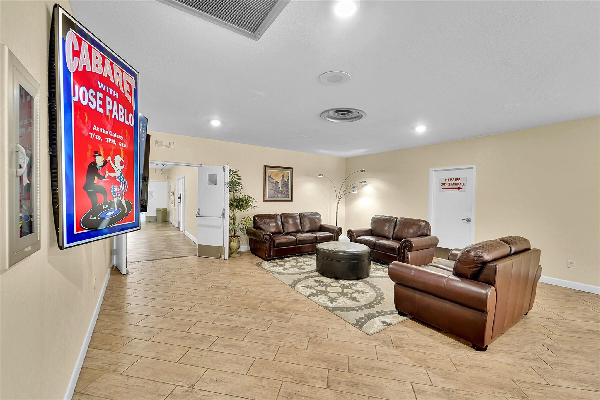 SUNRISE LAKES - Residential