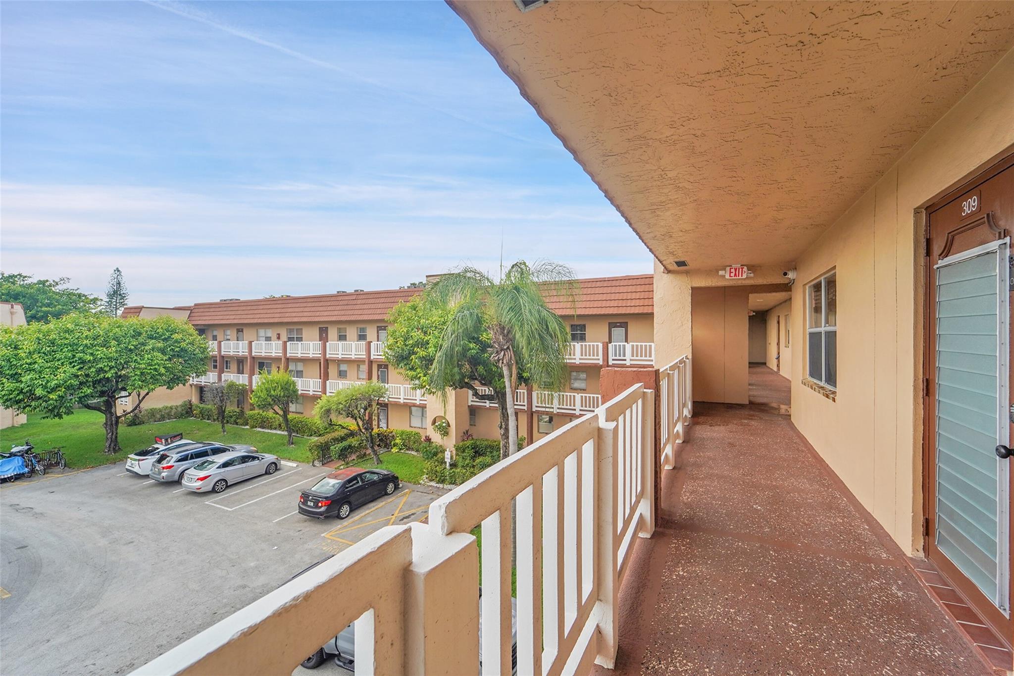 SUNRISE LAKES - Residential