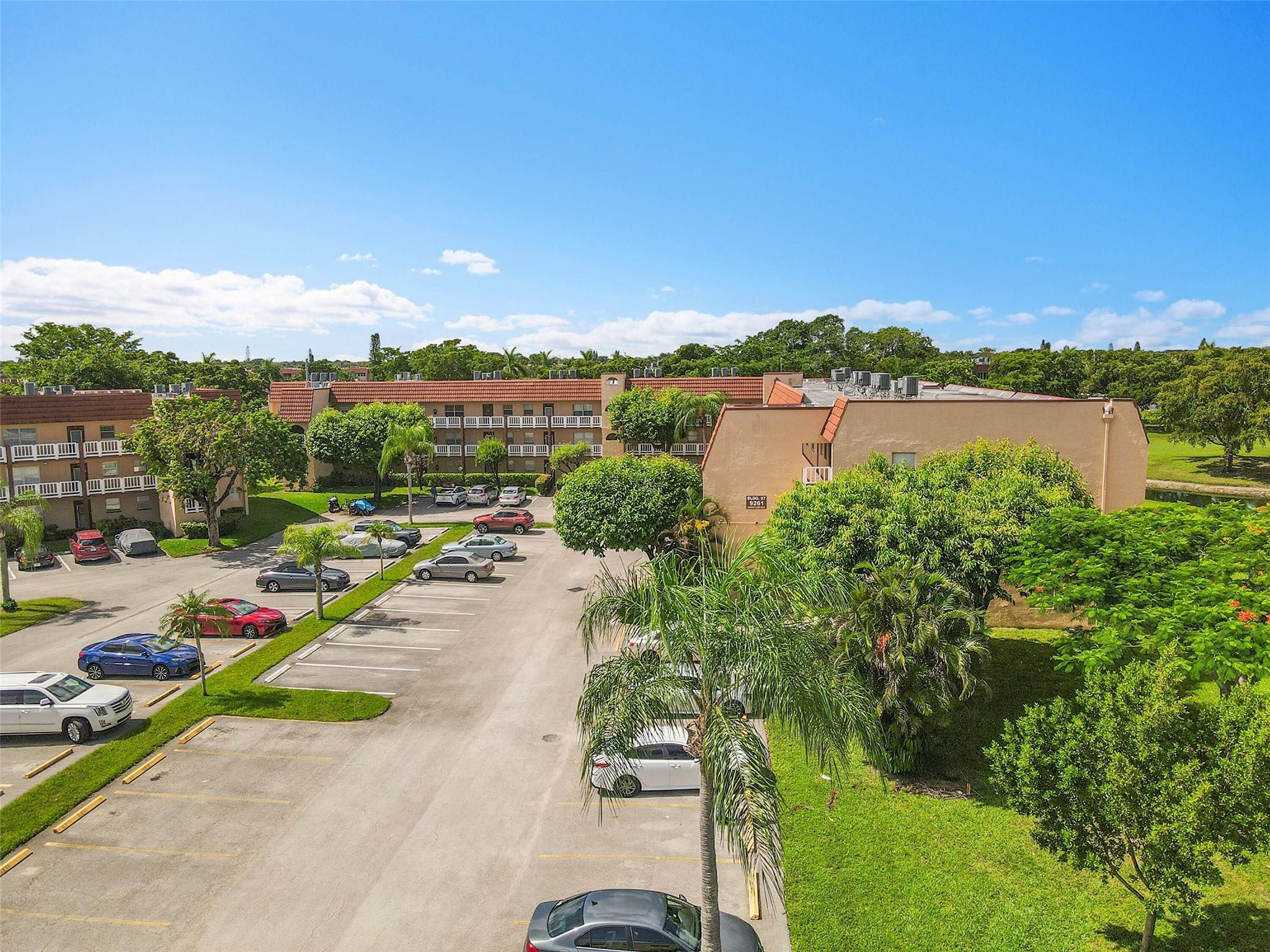 SUNRISE LAKES - Residential