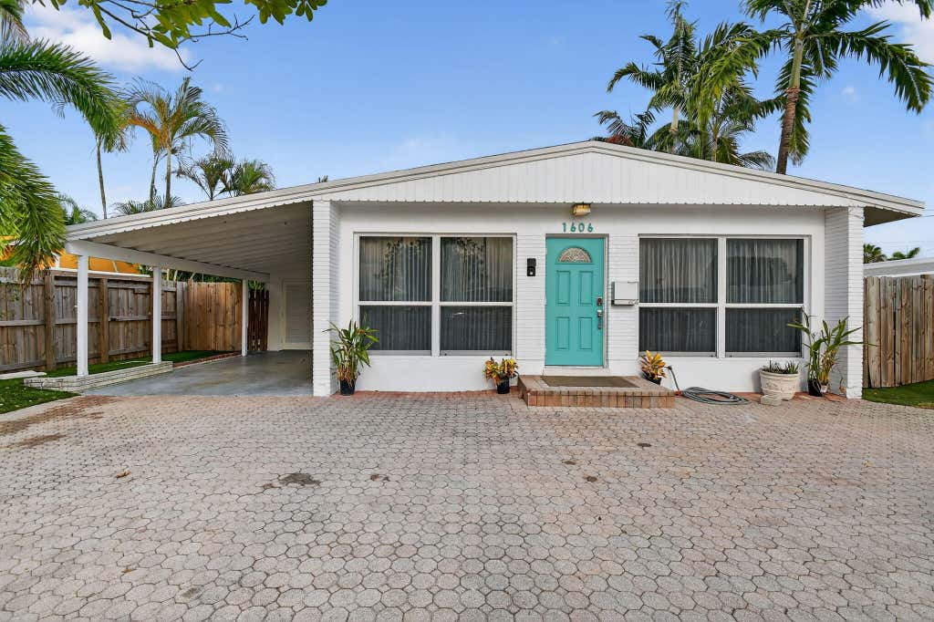 Photo of 1606 NE 15th Avenue #1606, Fort Lauderdale, FL 33305 (MLS # B26038950)