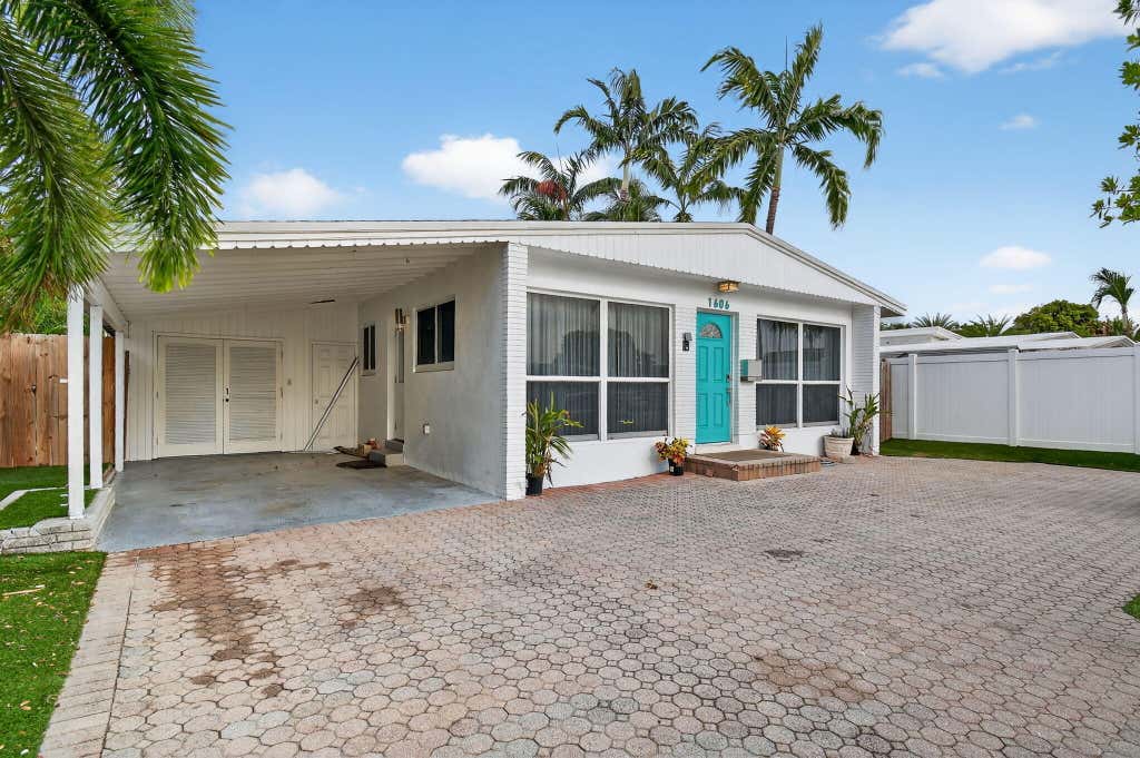 Photo of 1606 NE 15th Avenue #1606, Fort Lauderdale, FL 33305 (MLS # B26038950)