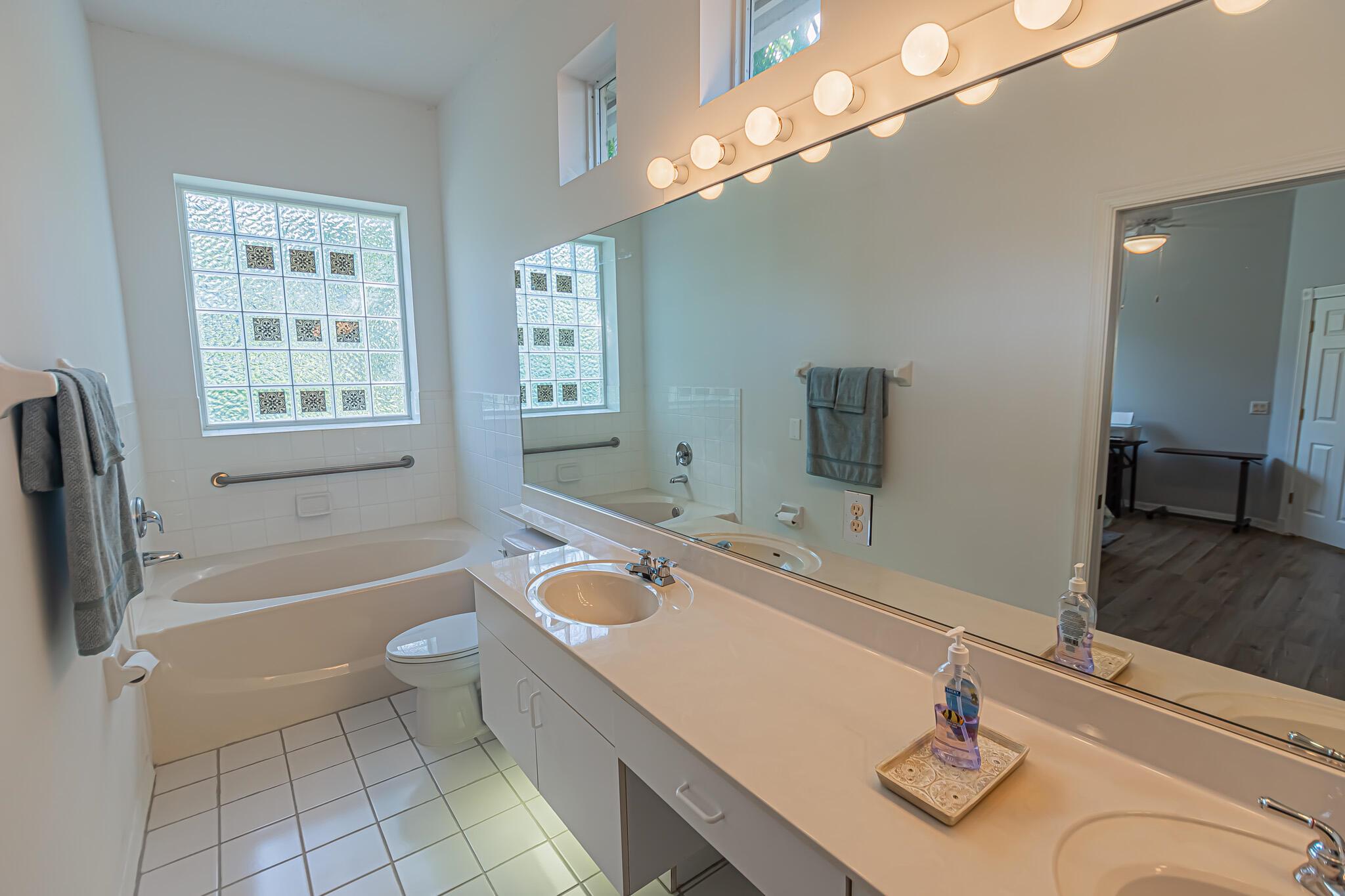 KINGS ISLE, ISLE OF CAPRI - Residential