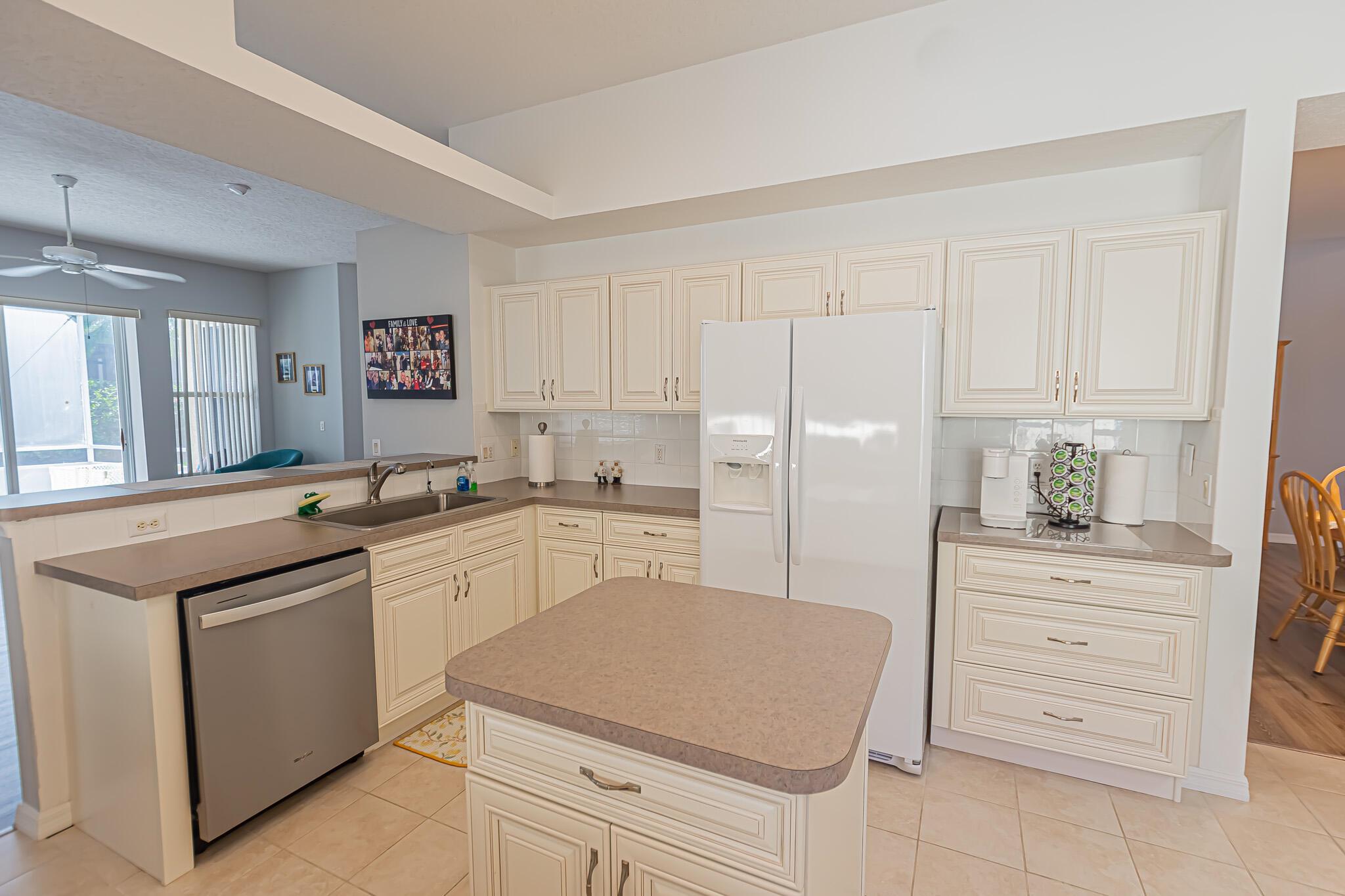 619 NW Monticello Place, Port St Lucie, FL, 34986/$324,900 3 619 NW Monticello Place