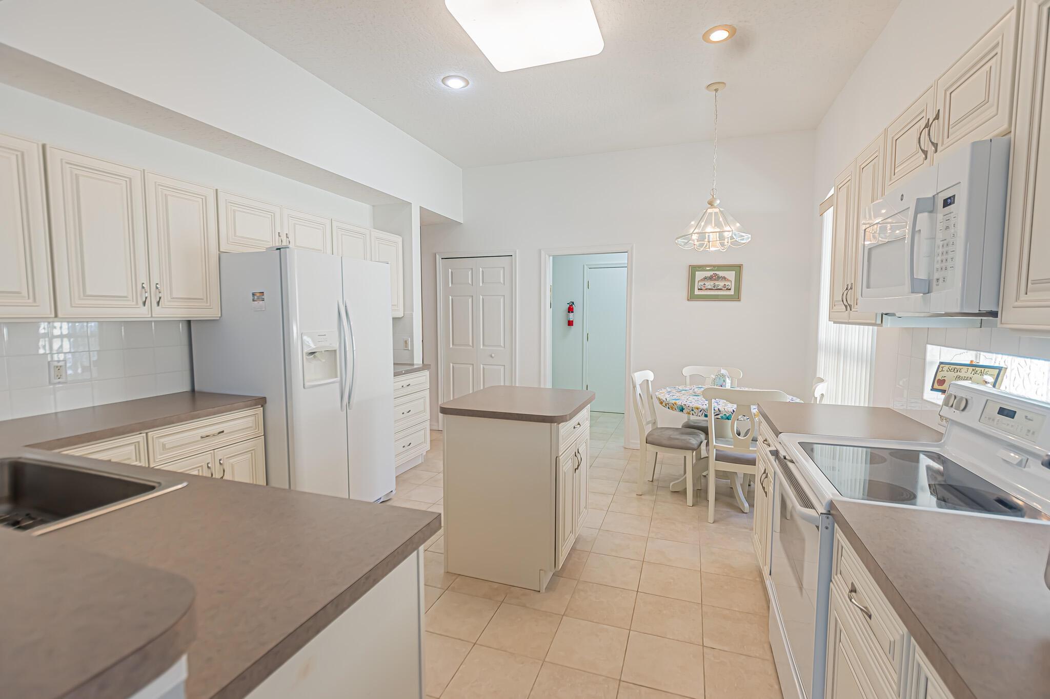 619 NW Monticello Place, Port St Lucie, FL, 34986/$324,900 4 619 NW Monticello Place