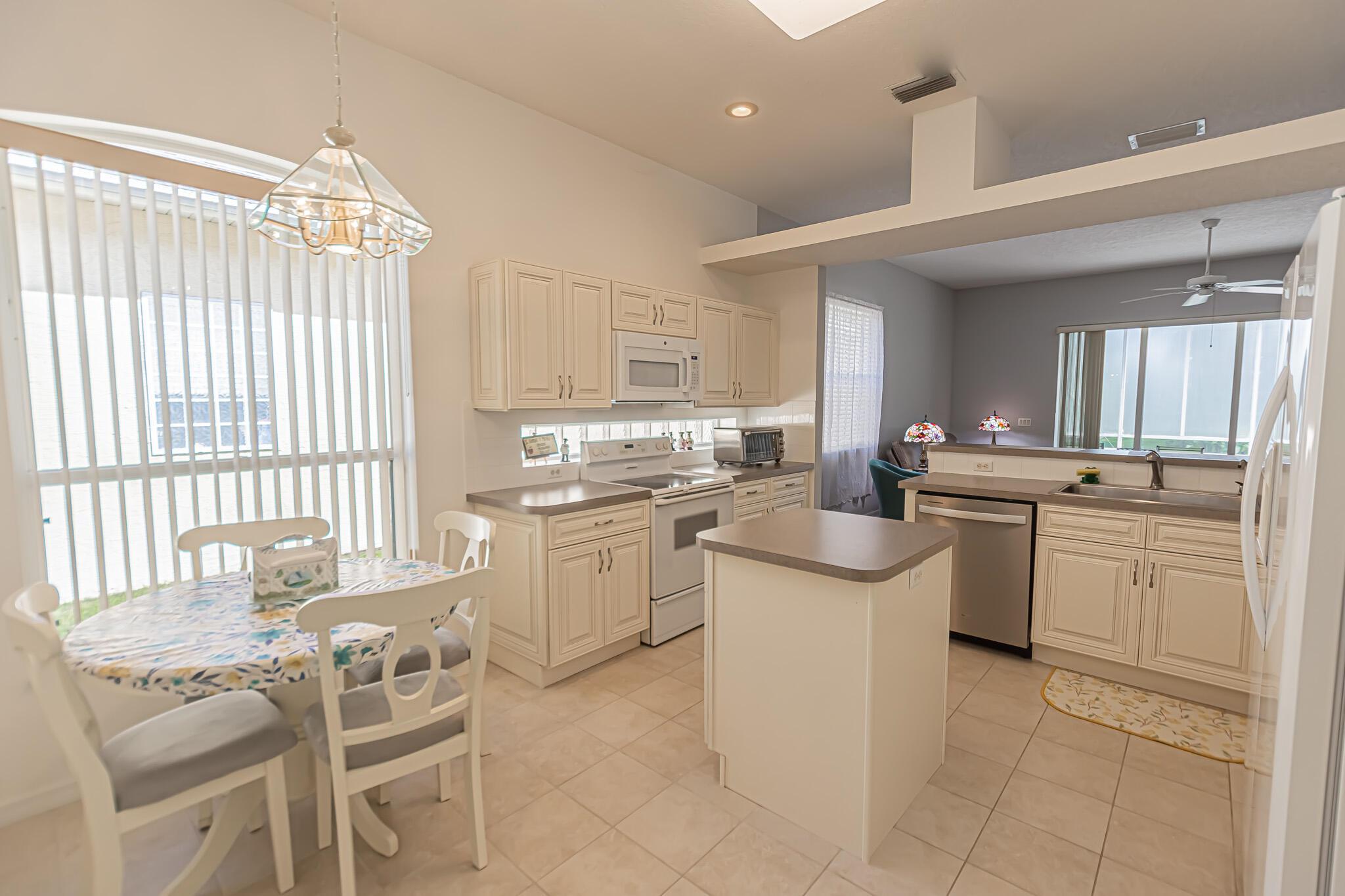 KINGS ISLE, ISLE OF CAPRI - Residential