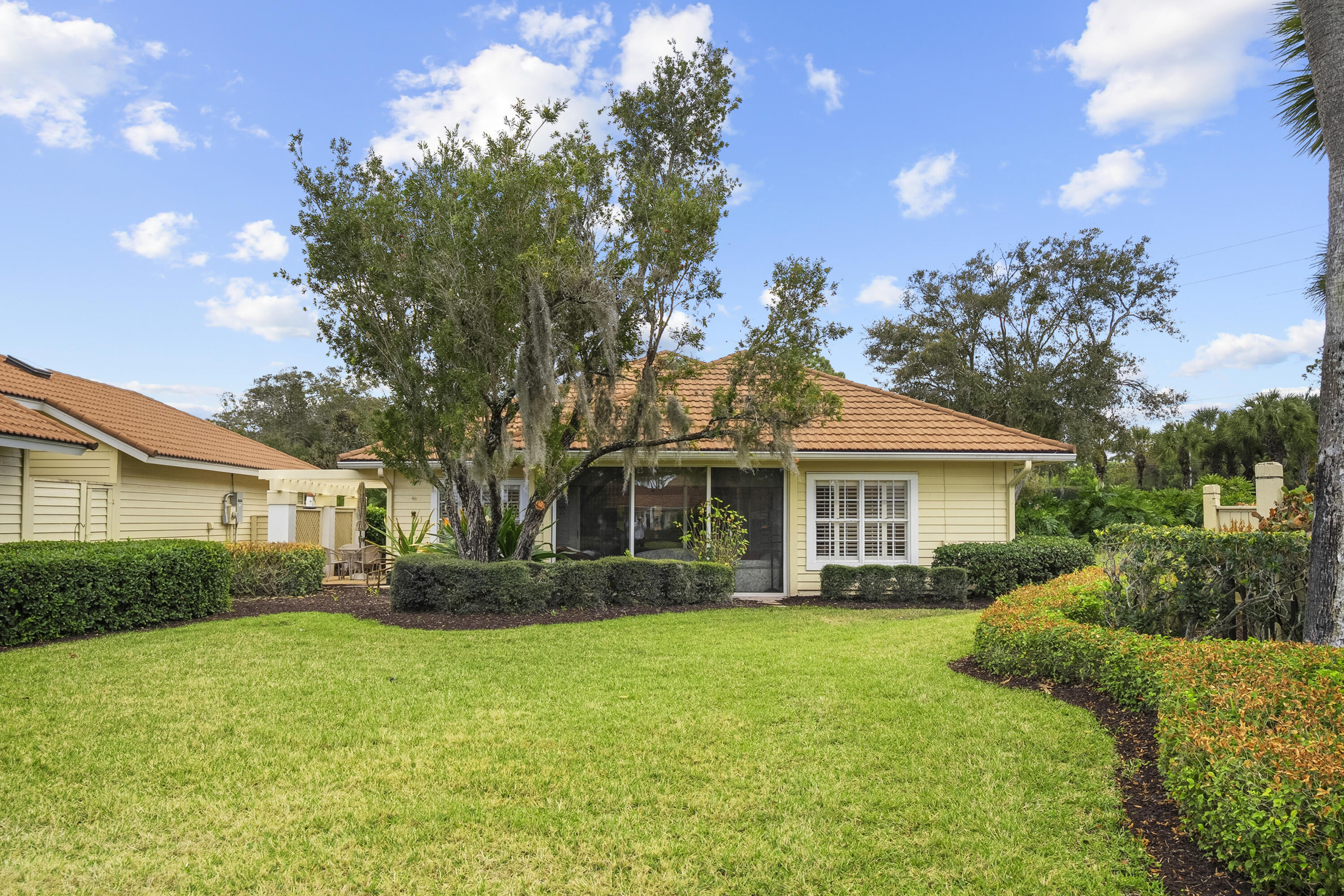 WINGED FOOT COTTAGES IN MARINER SANDS - Residential