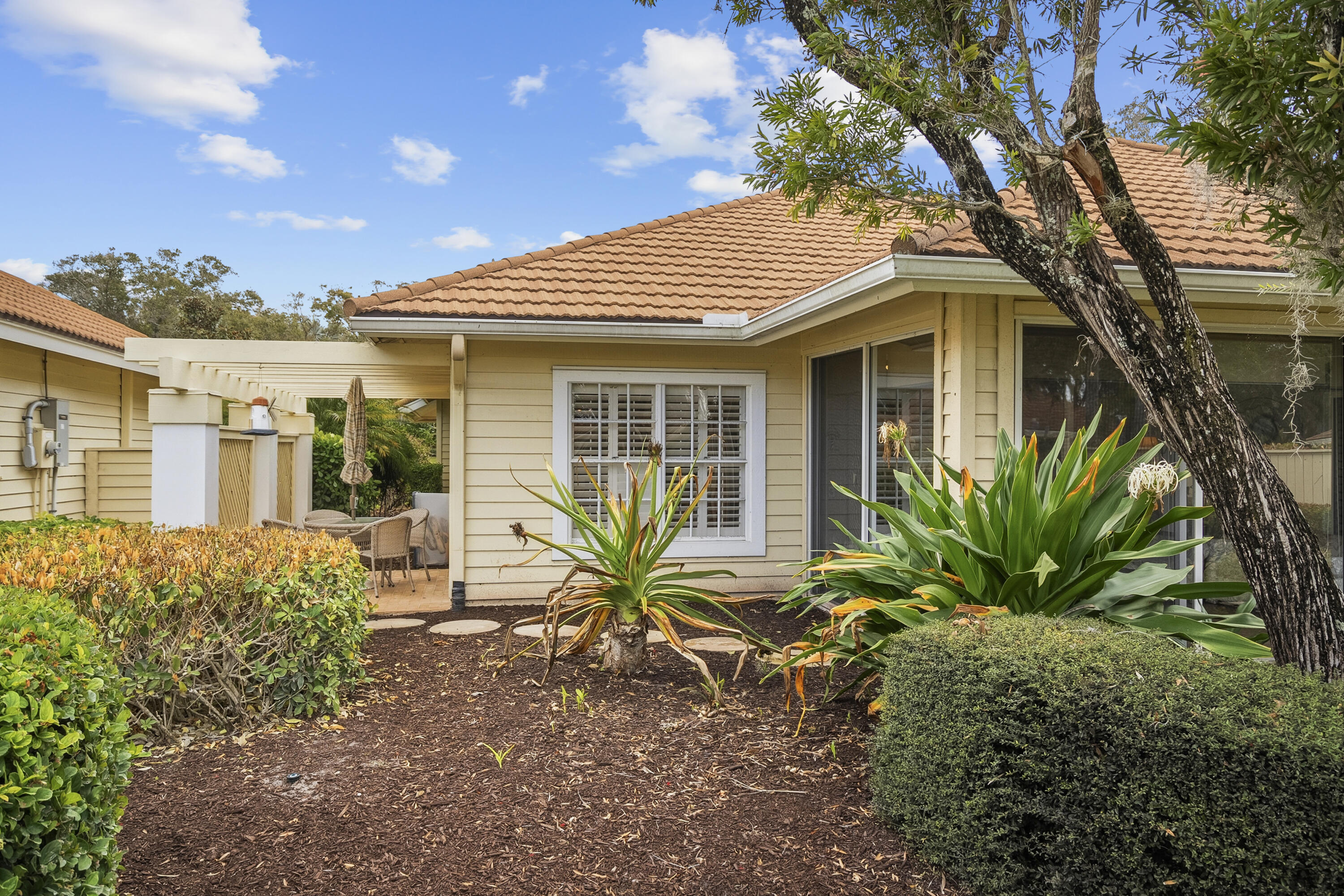 WINGED FOOT COTTAGES IN MARINER SANDS - Residential