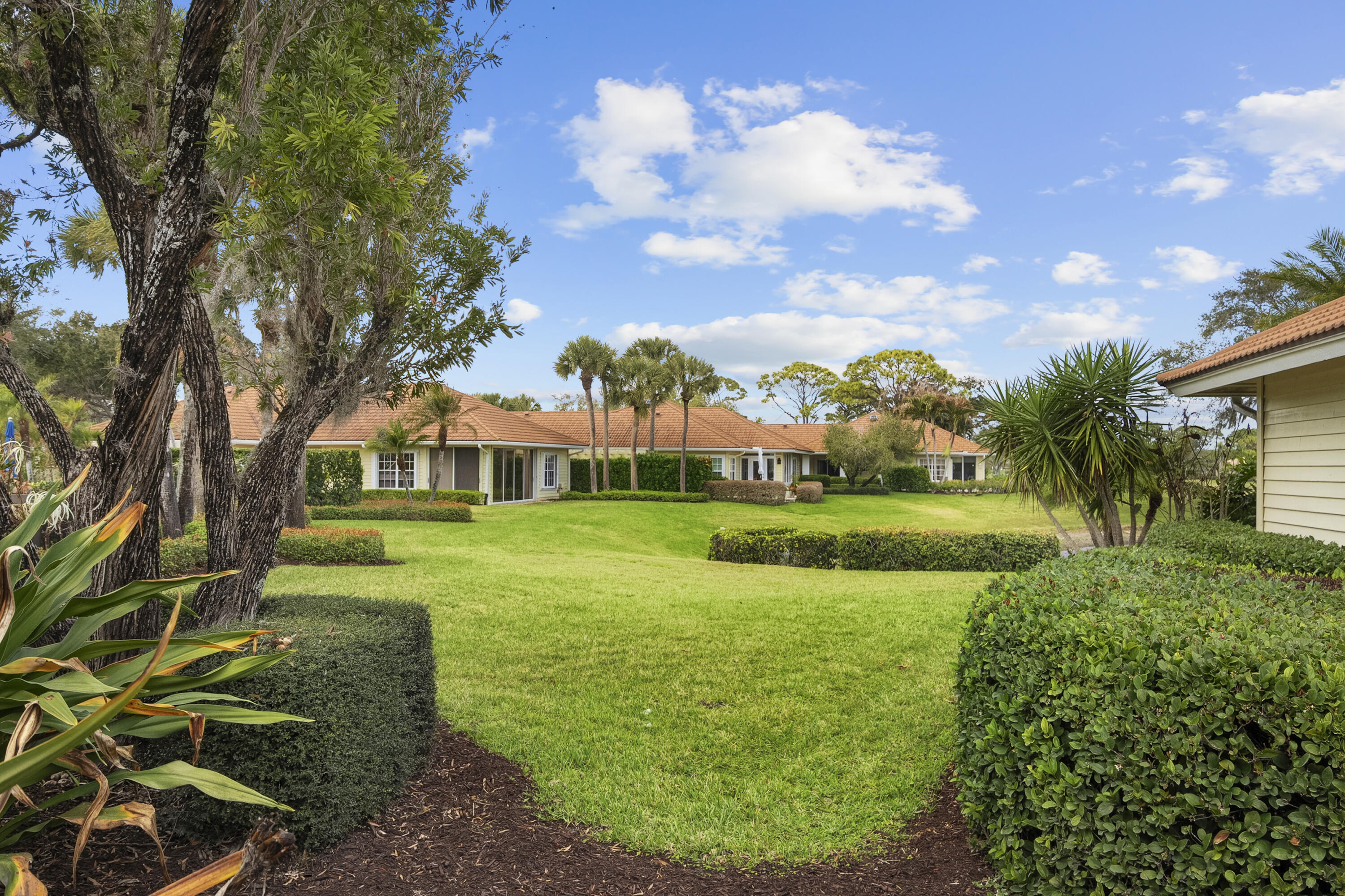 WINGED FOOT COTTAGES IN MARINER SANDS - Residential
