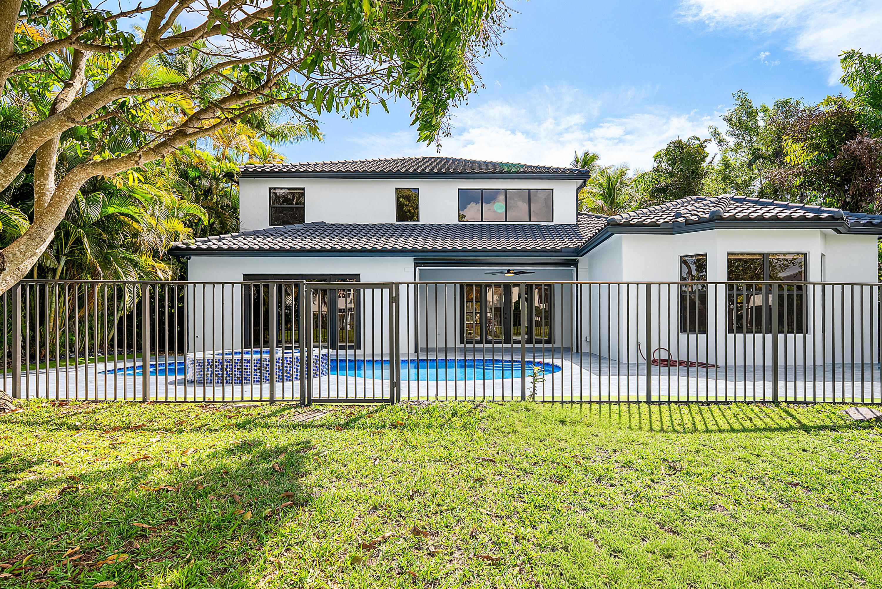 FOX HILL ESTATES OF BOCA RATON - Residential