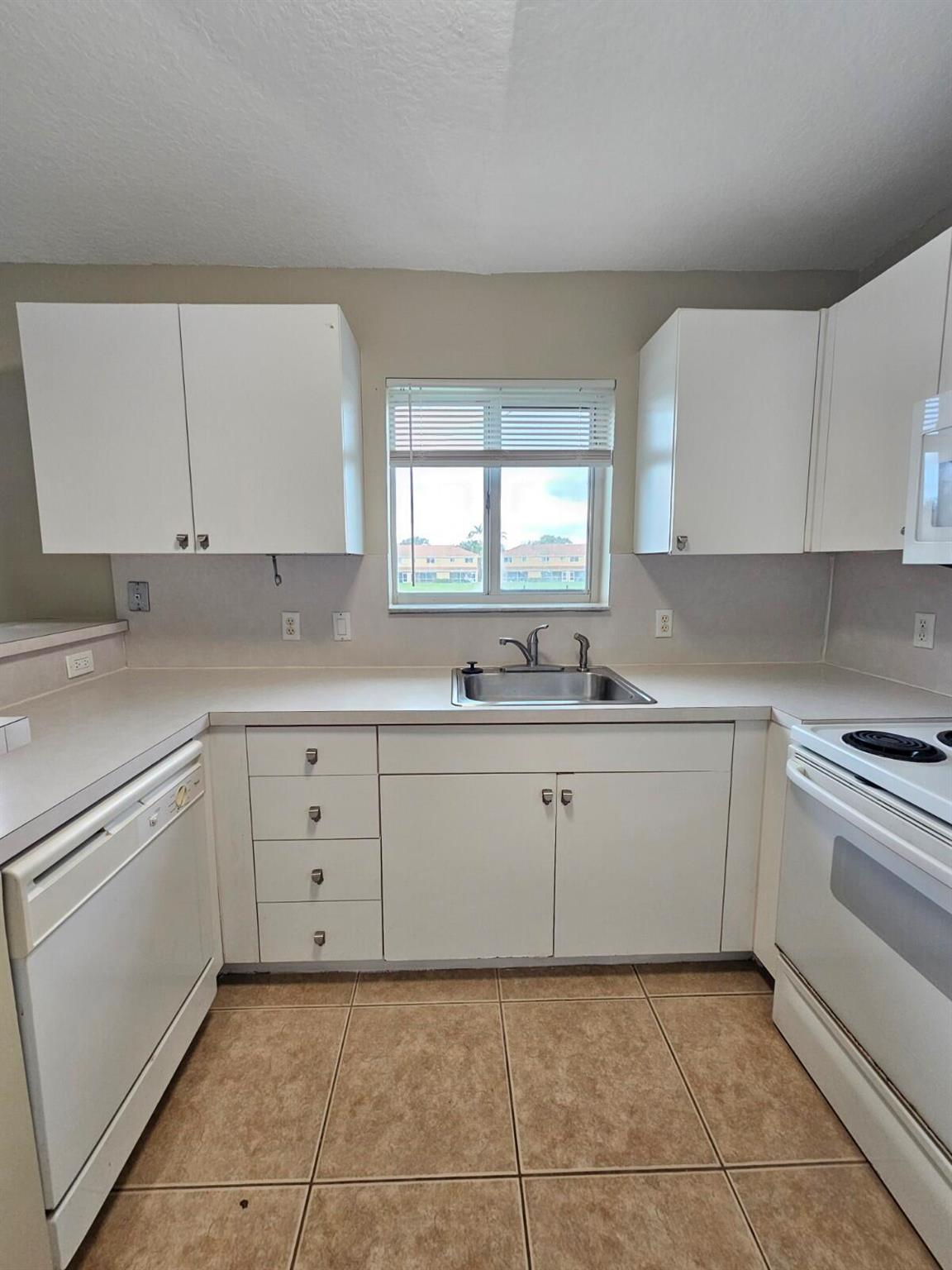 COVE AT BRIAR BAY CONDO - Residential Lease