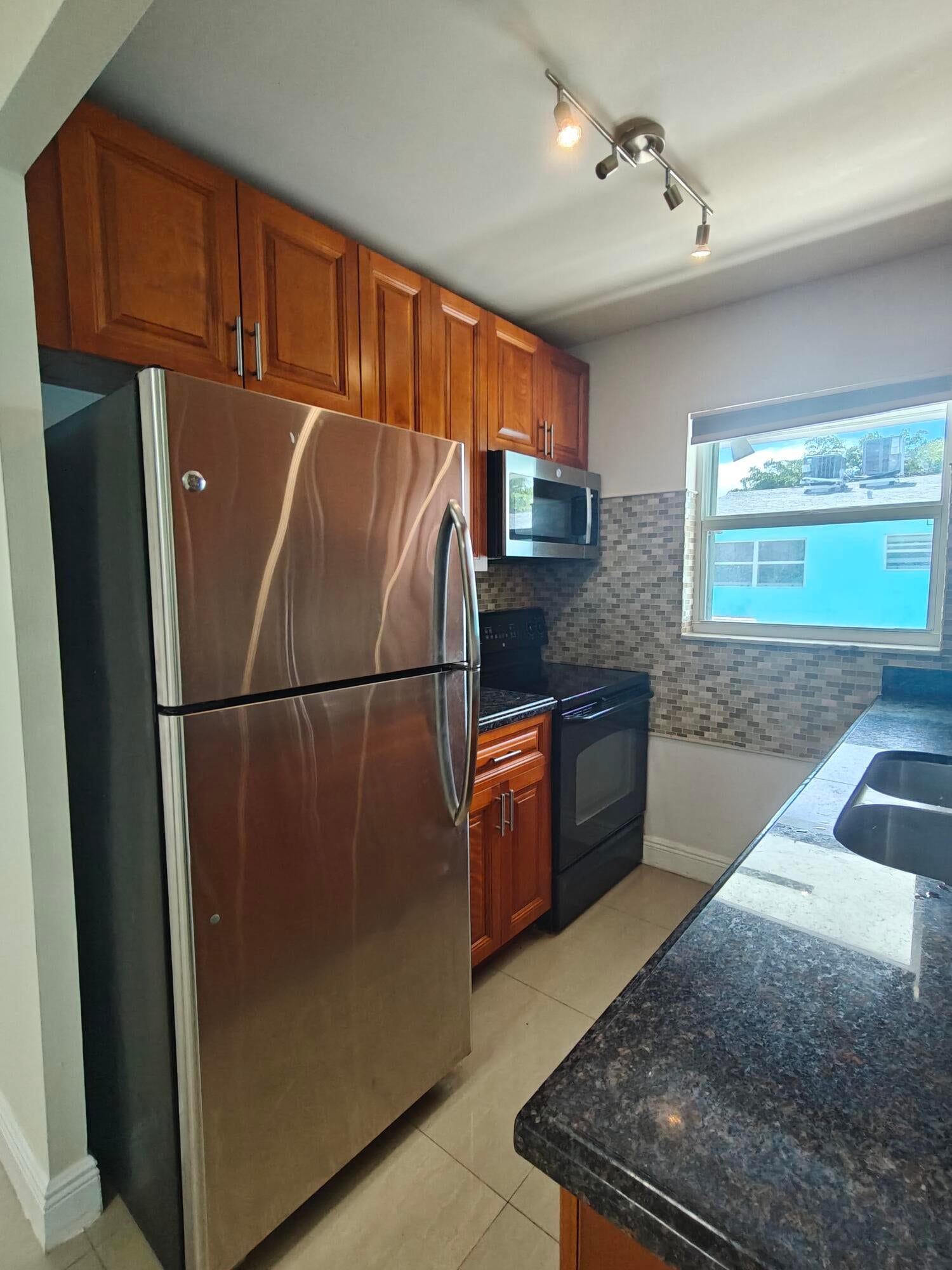 228 N Federal Highway