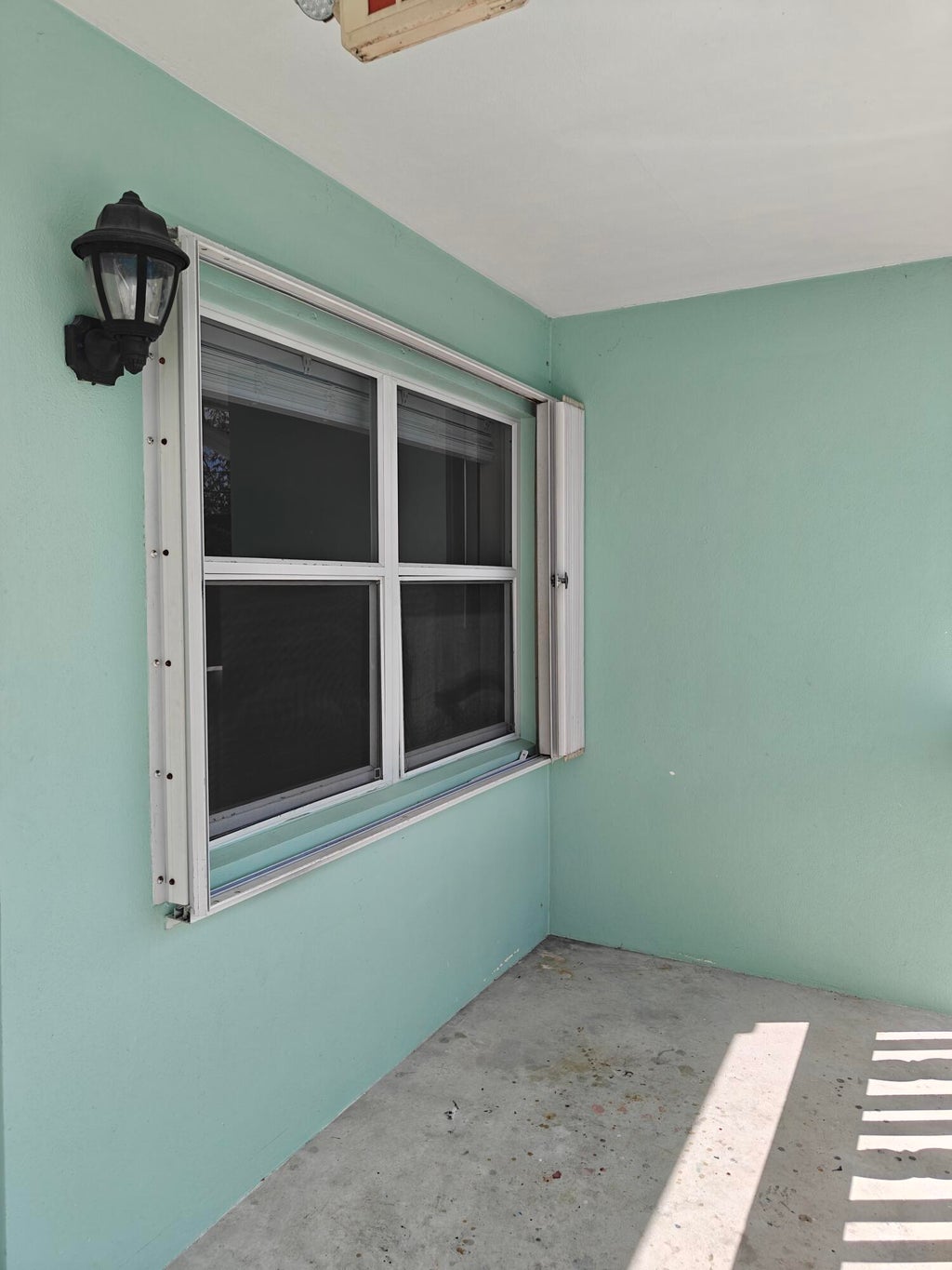 Photo of 228 N Federal Highway, Lake Worth Beach, FL 33460 (MLS # B26078687)