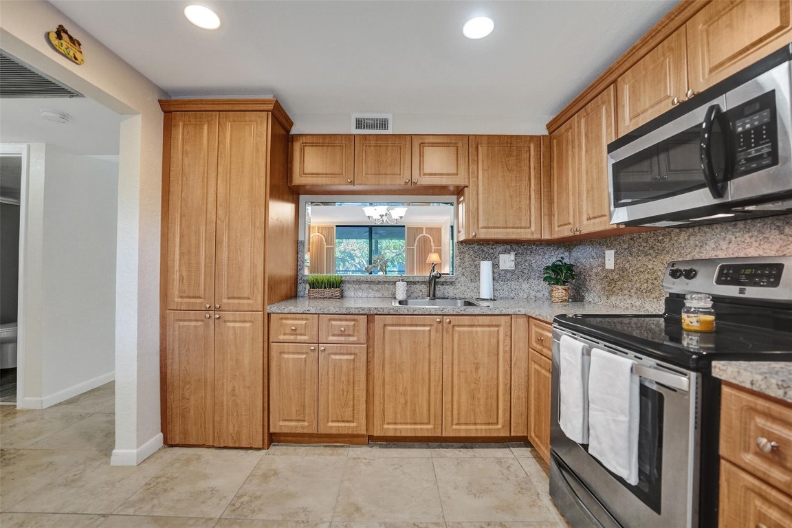 900 Colony Point Circle 221